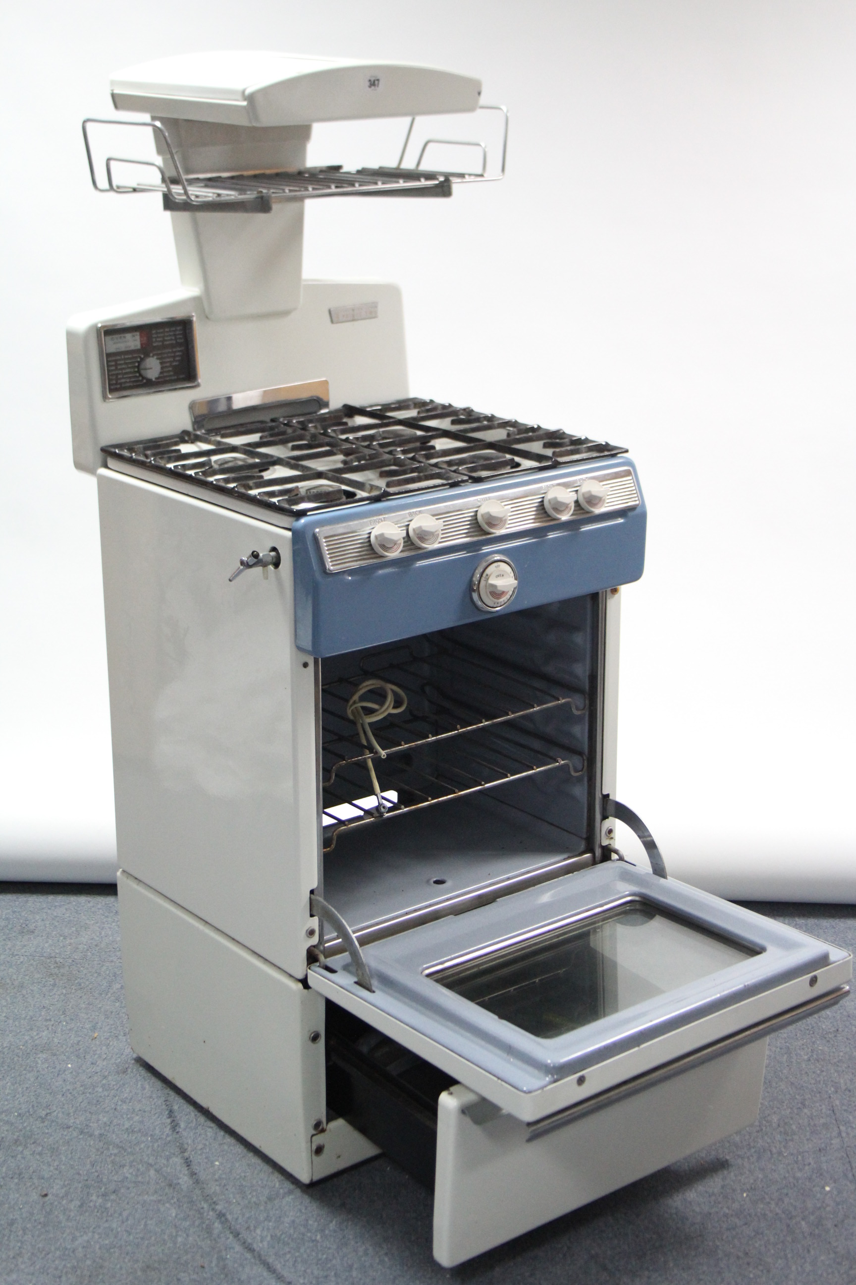 A 1960’s Parkinson Cowan “Prince Two” gas cooker in white & blue finish case. - Image 6 of 8