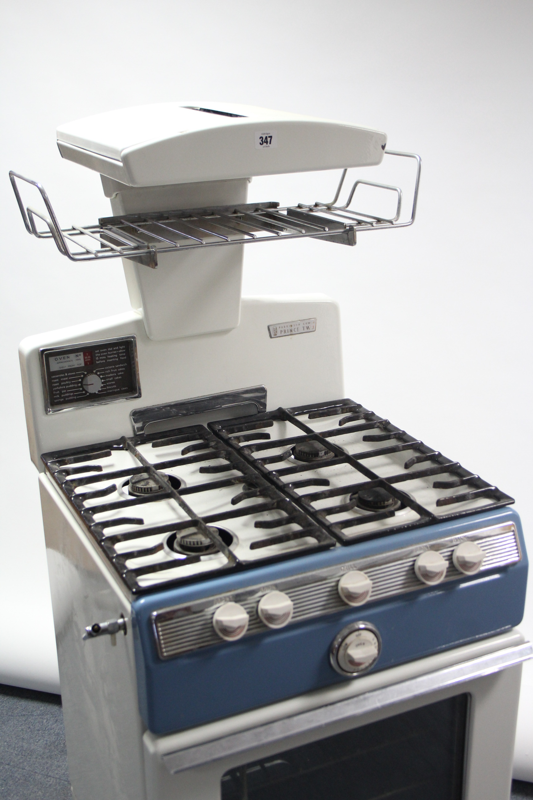 A 1960’s Parkinson Cowan “Prince Two” gas cooker in white & blue finish case. - Image 2 of 8