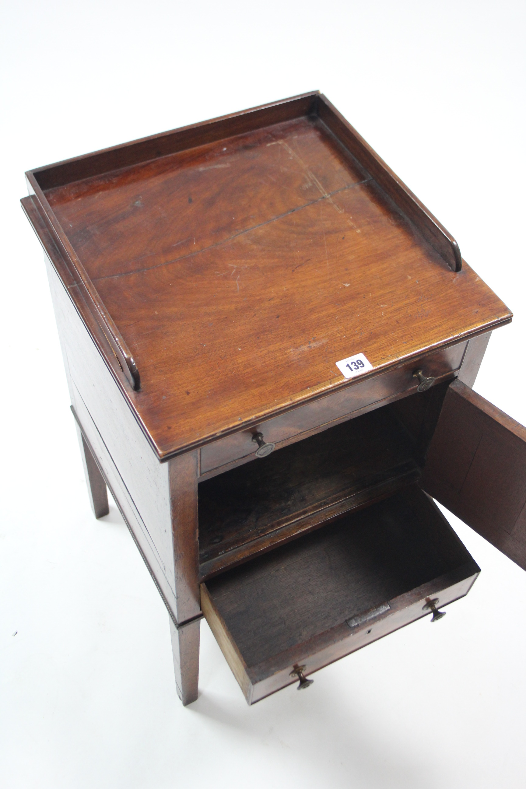 A late 19th/early 20th century mahogany tray-top washstand with cupboard to centre enclosed by panel - Image 3 of 3