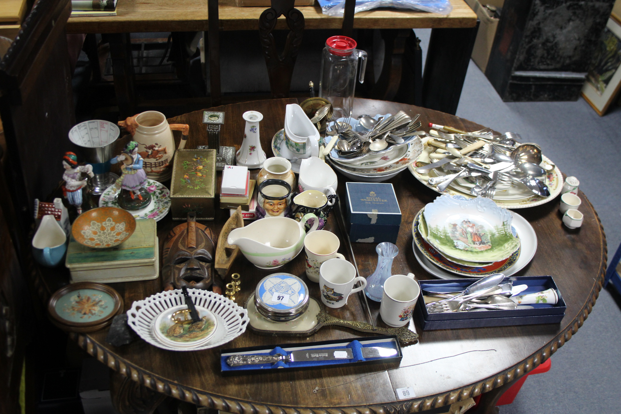 Various items of decorative china, pottery, etc., part w.a.f.