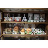 Various items of decorative china & pottery.