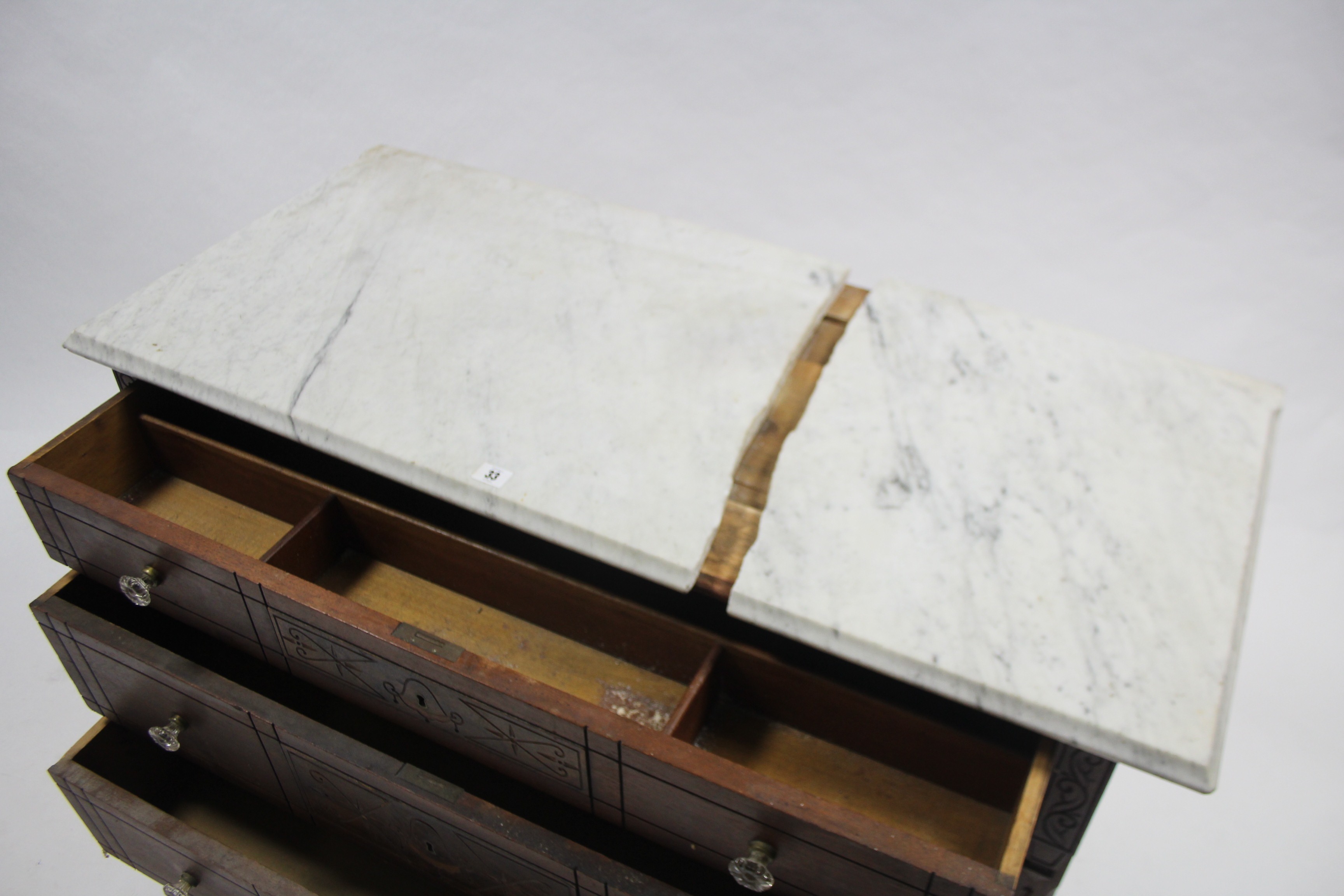 A continental-style carved wooden marble-top low chest fitted three long graduated drawers with - Image 4 of 4