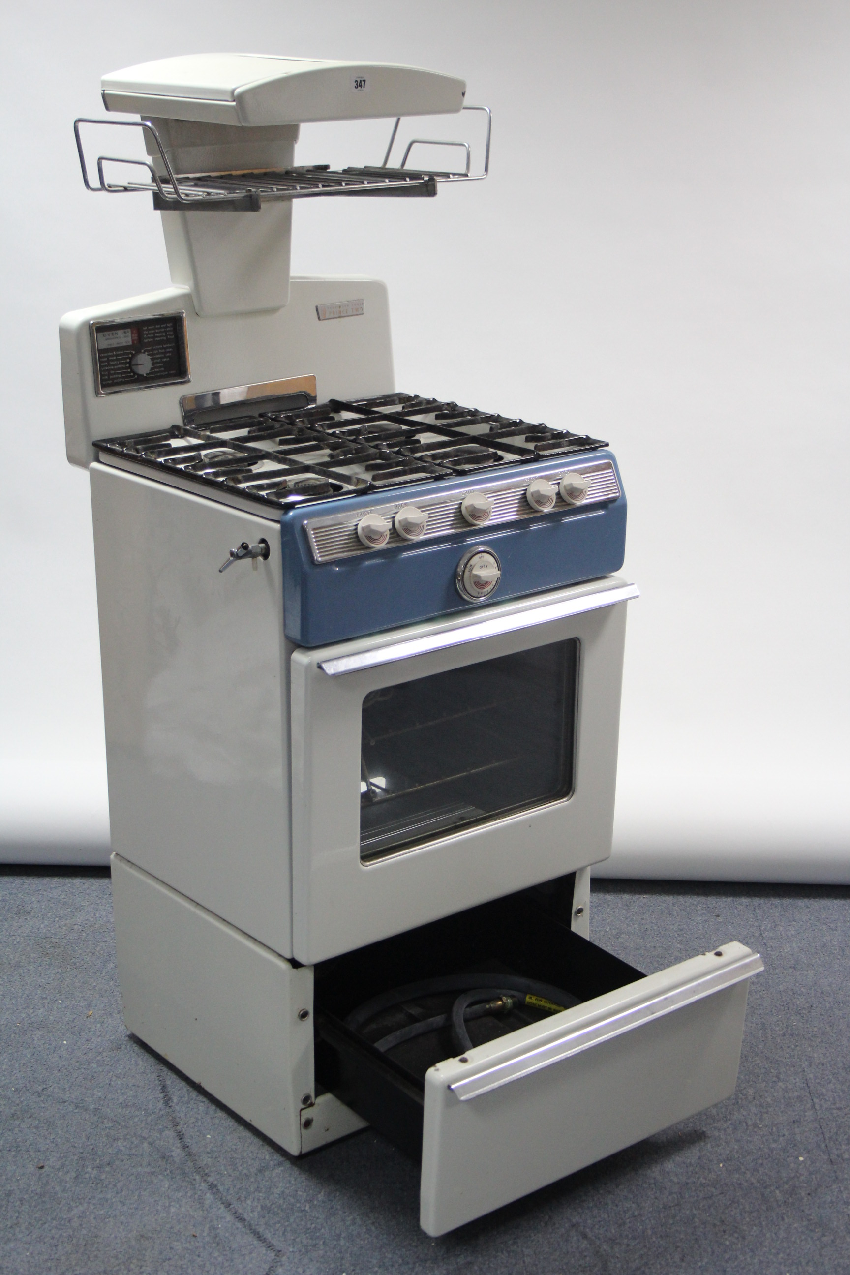 A 1960’s Parkinson Cowan “Prince Two” gas cooker in white & blue finish case. - Image 7 of 8