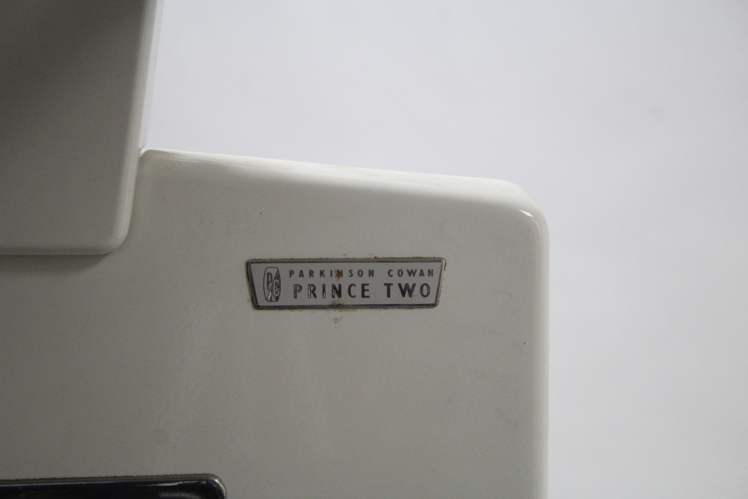 A 1960’s Parkinson Cowan “Prince Two” gas cooker in white & blue finish case. - Image 3 of 8