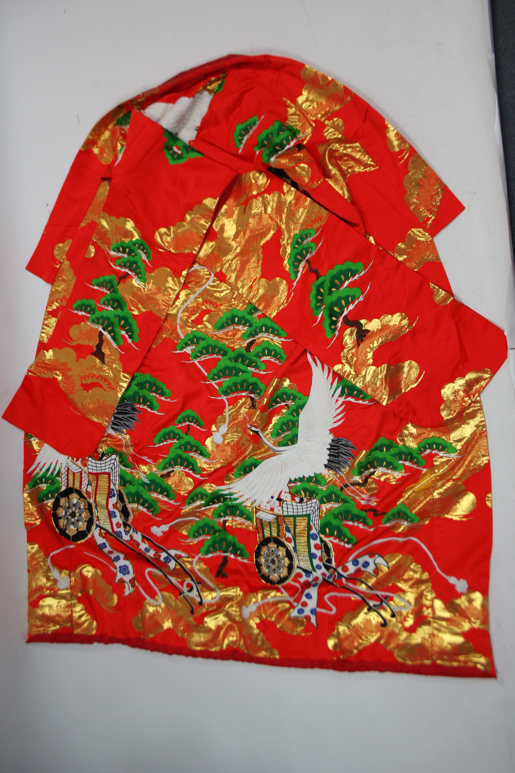 A modern Chinese satin housecoat of red ground & with all-over multicoloured silk embroidered floral - Image 3 of 5