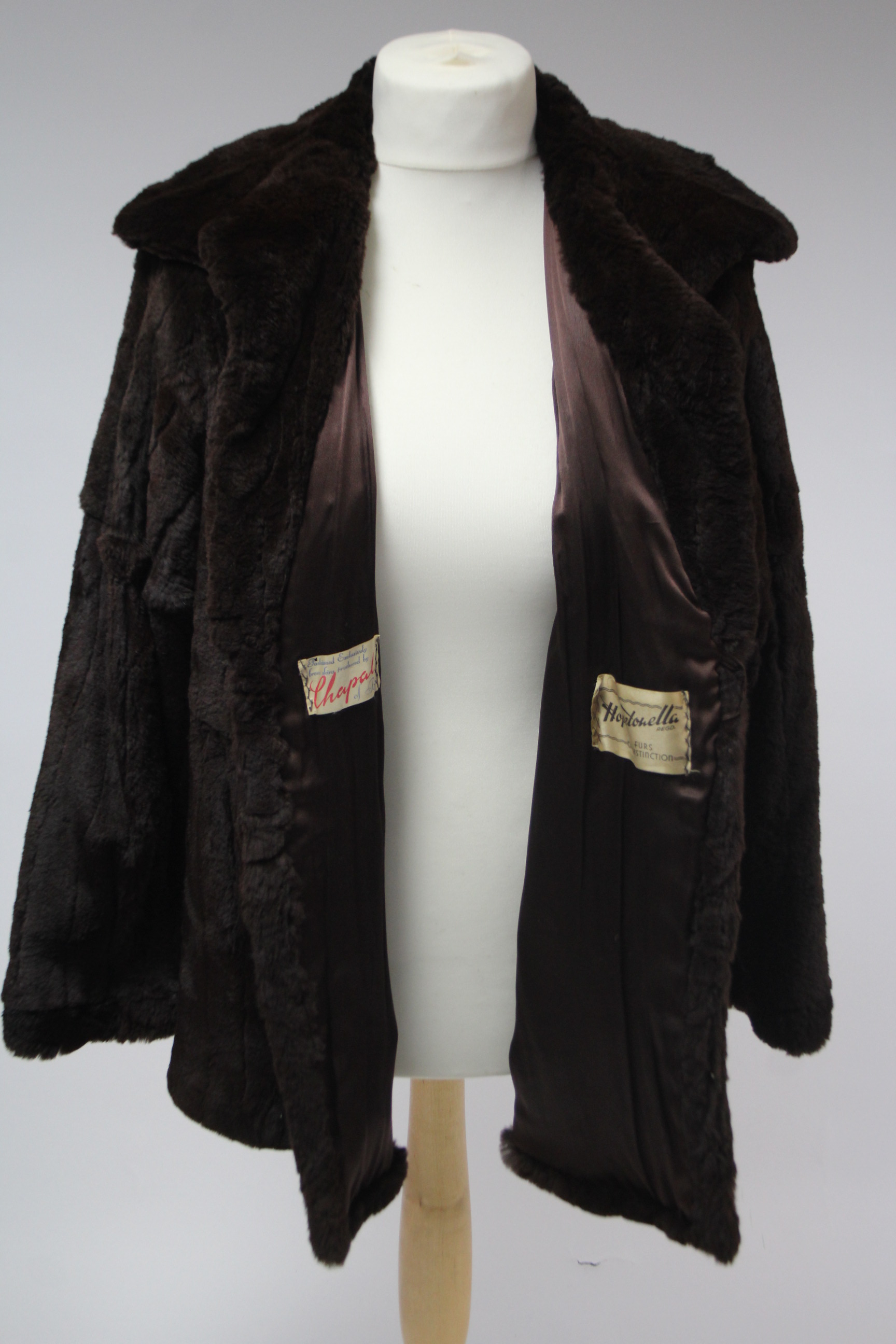 A rabbit fur silk-lined ladies’ coat. - Image 2 of 4