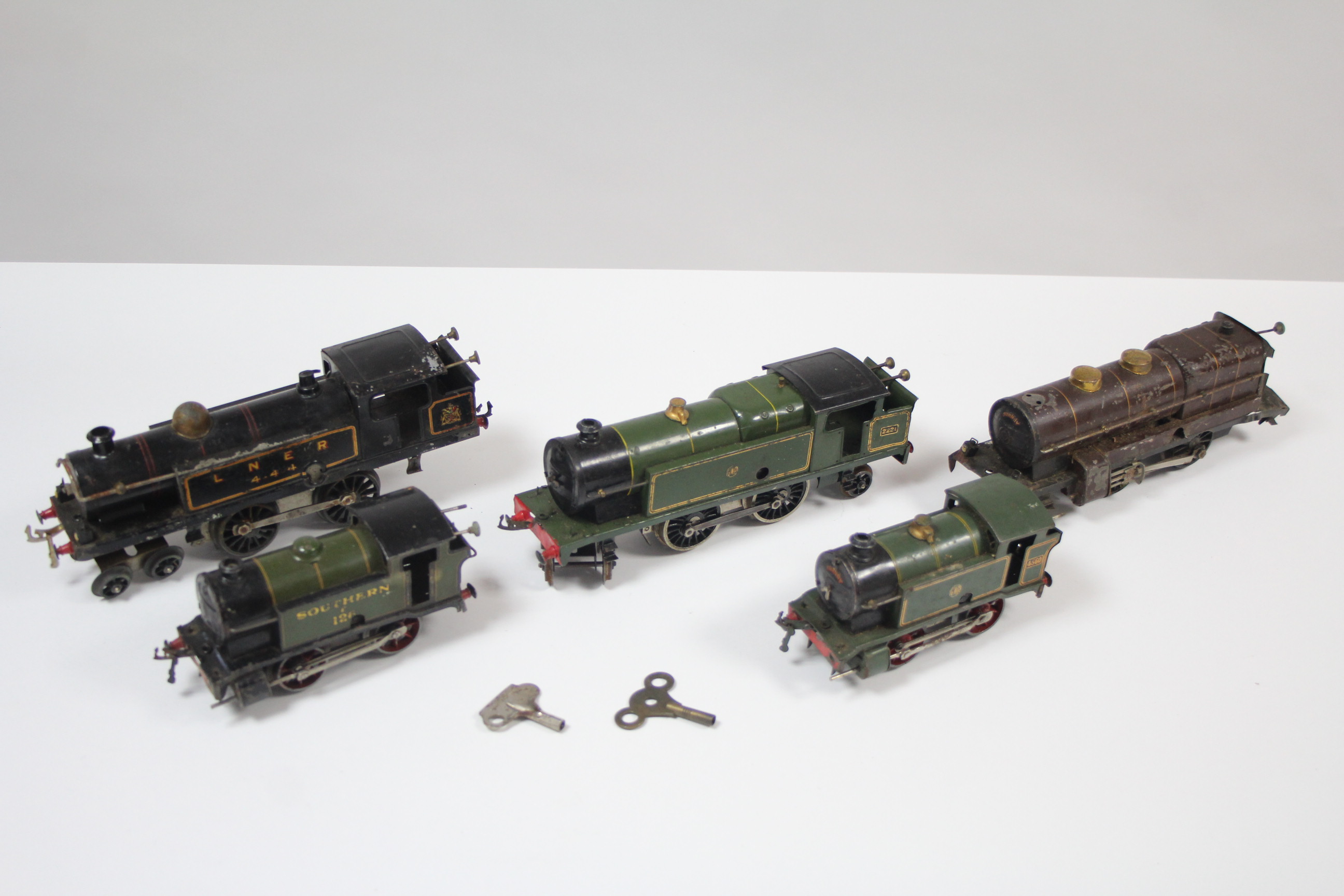 A Hornby tinplate clockwork-operated “O” gauge scale model of an LNER 4-4-0 locomotive; a ditto “ - Image 2 of 2