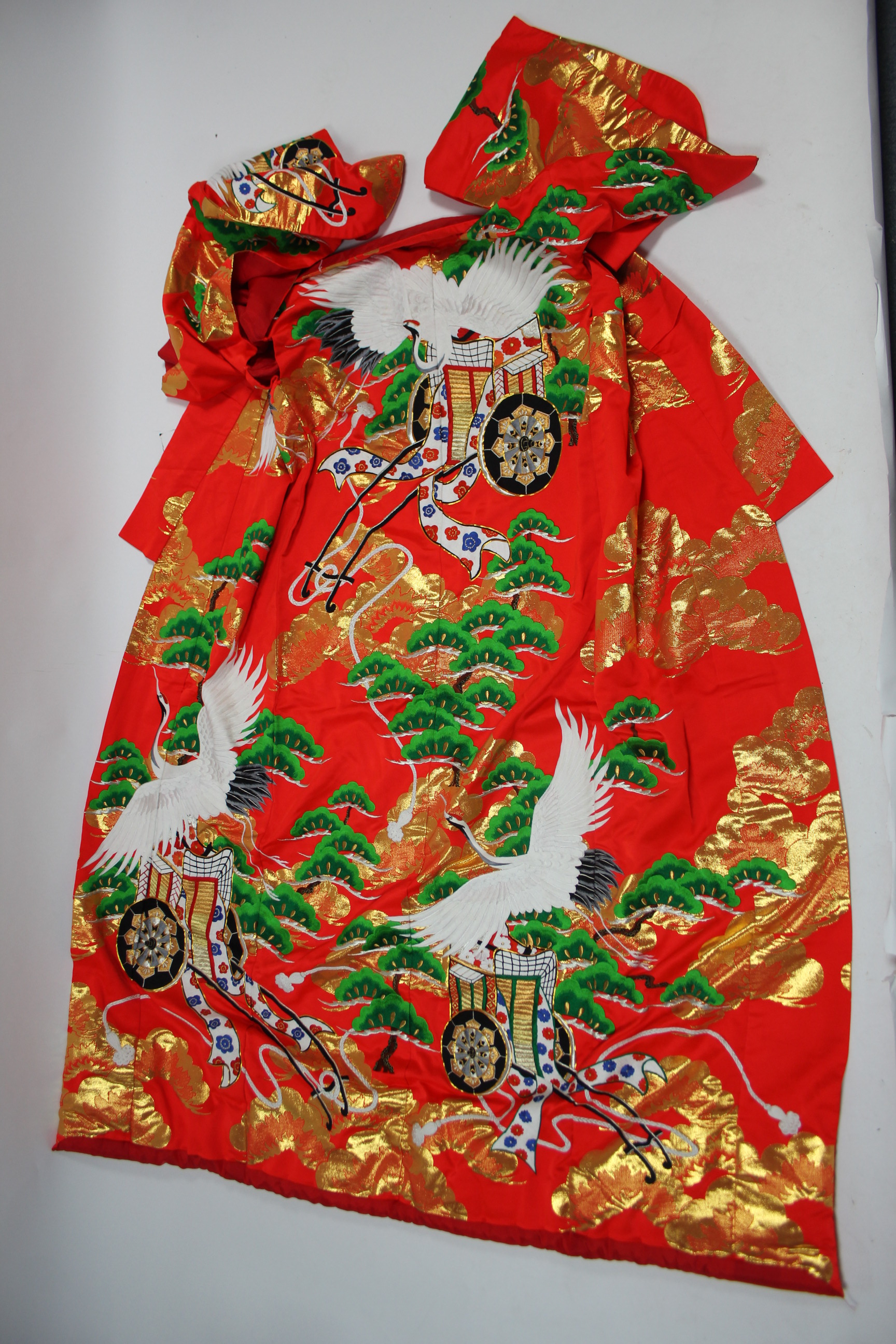 A modern Chinese satin housecoat of red ground & with all-over multicoloured silk embroidered floral - Image 2 of 5