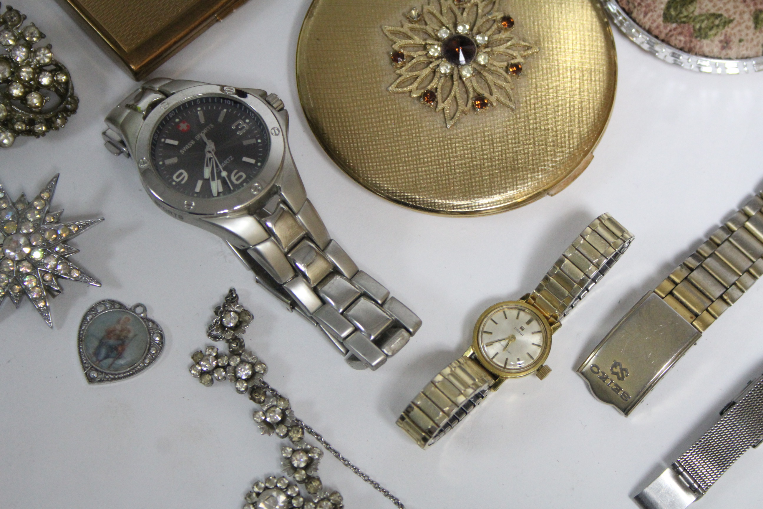 Five various wristwatches; three compacts; & various items of costume jewellery. - Image 6 of 9