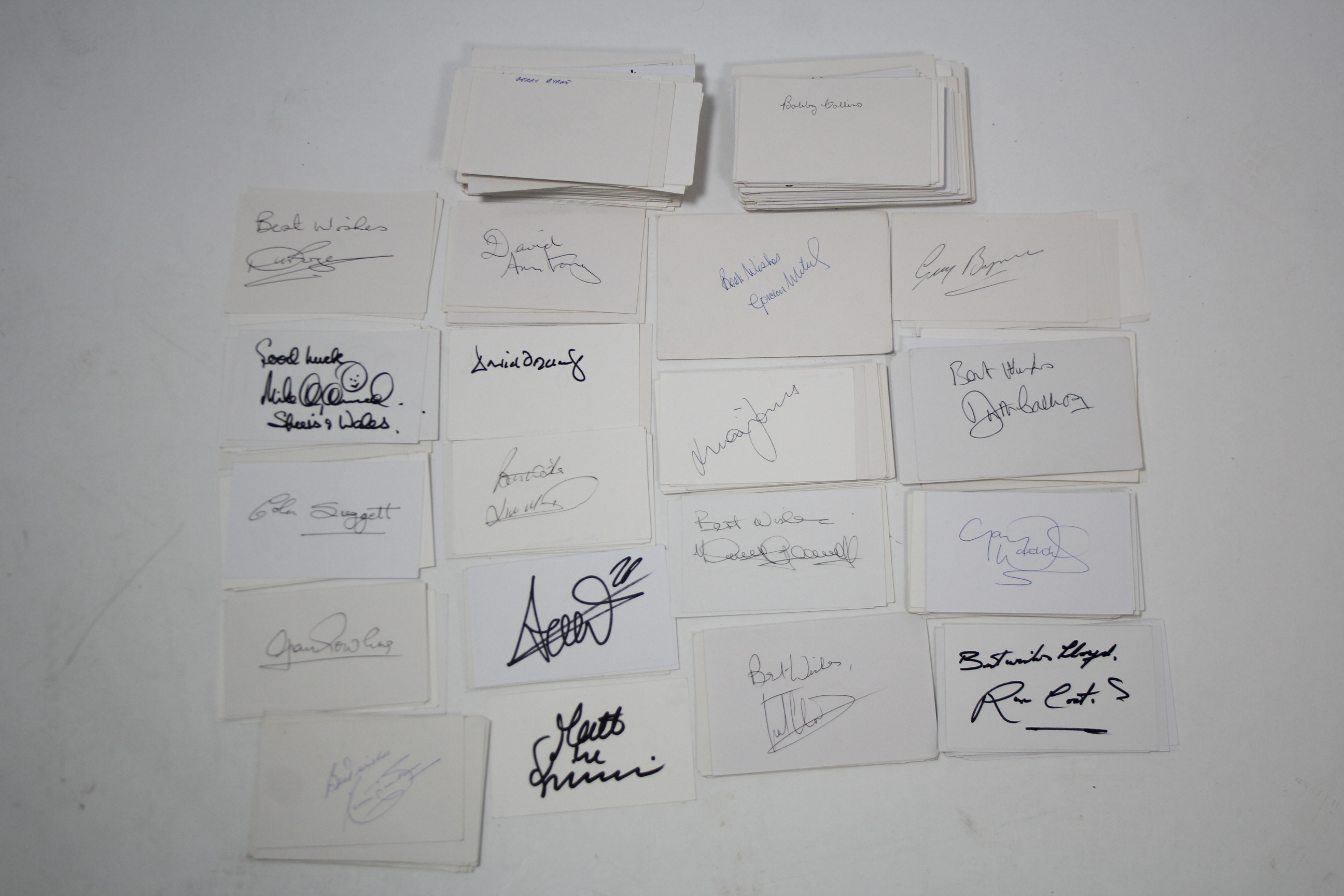 A COLLECTION OF APPROXIMATELY THREE HUNDRED VARIOUS FOOTBALL PLAYER AUTOGRAPHS INCLUDING THE - Image 2 of 2
