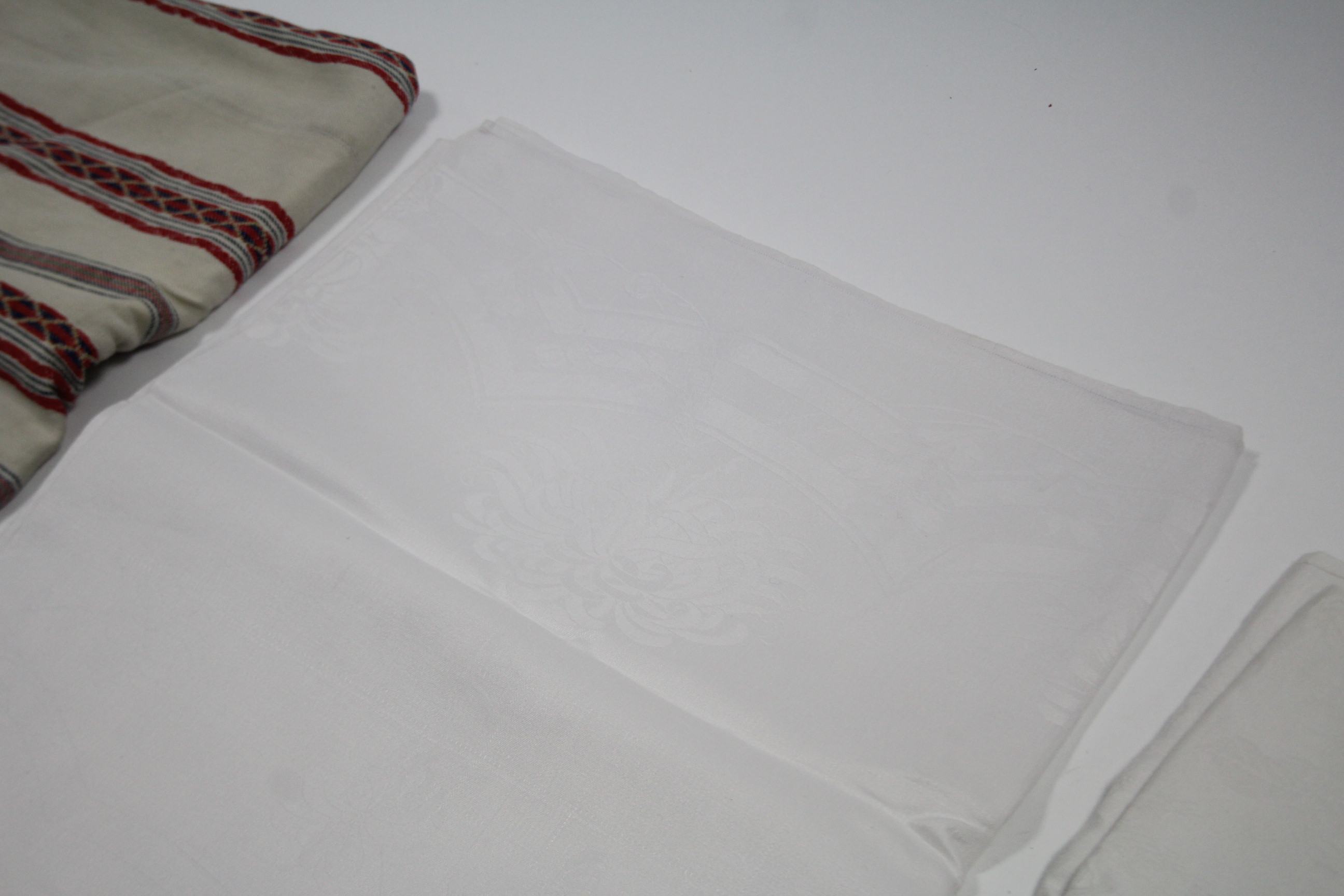 Two white silk damask tablecloths; & various other items of household textiles. - Image 2 of 3