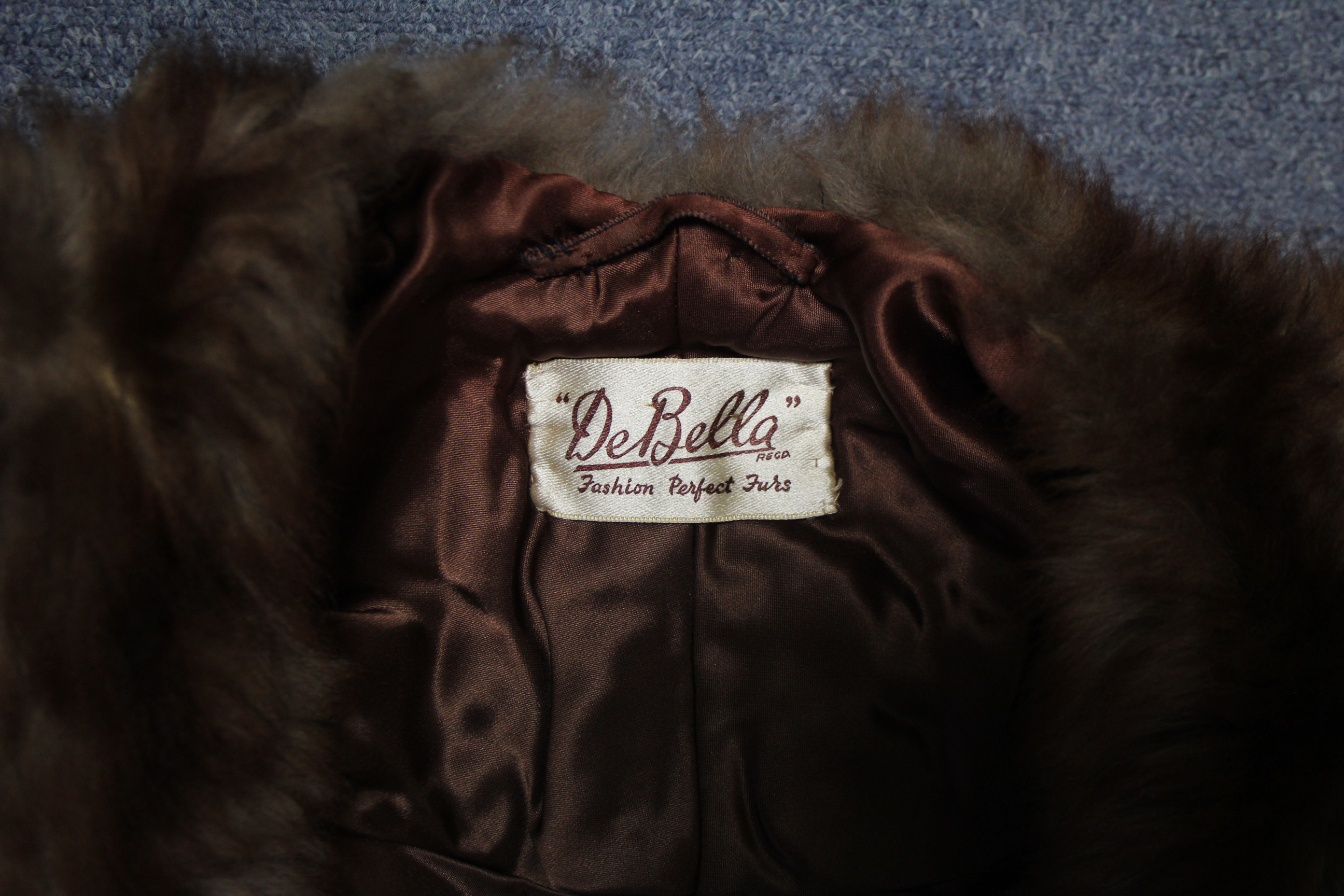 A Debella silk-lined fur shawl. - Image 3 of 3