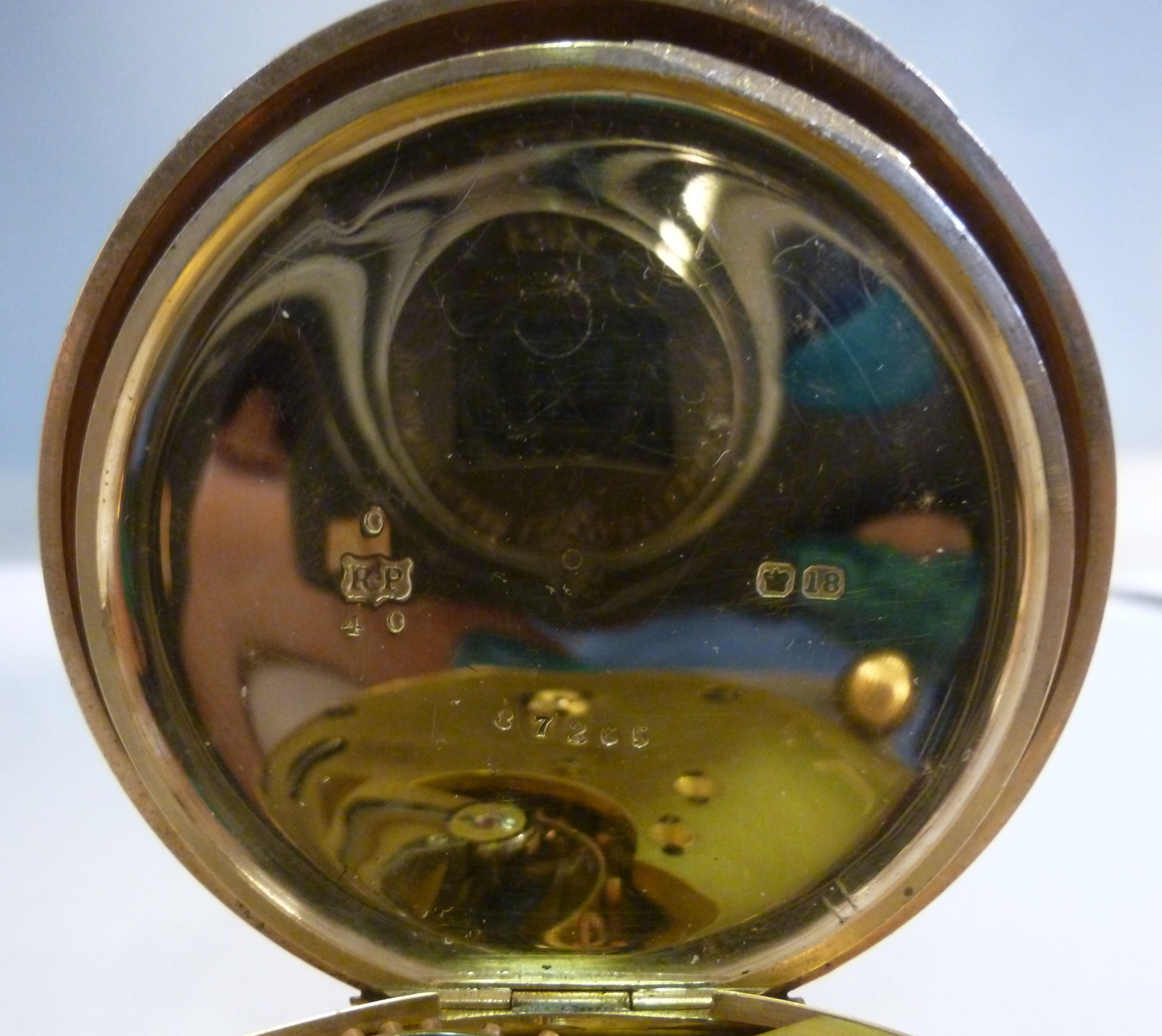 An 18ct gold cased half hunter pocket watch with engraved black enamelled Roman numerals around the - Image 4 of 6