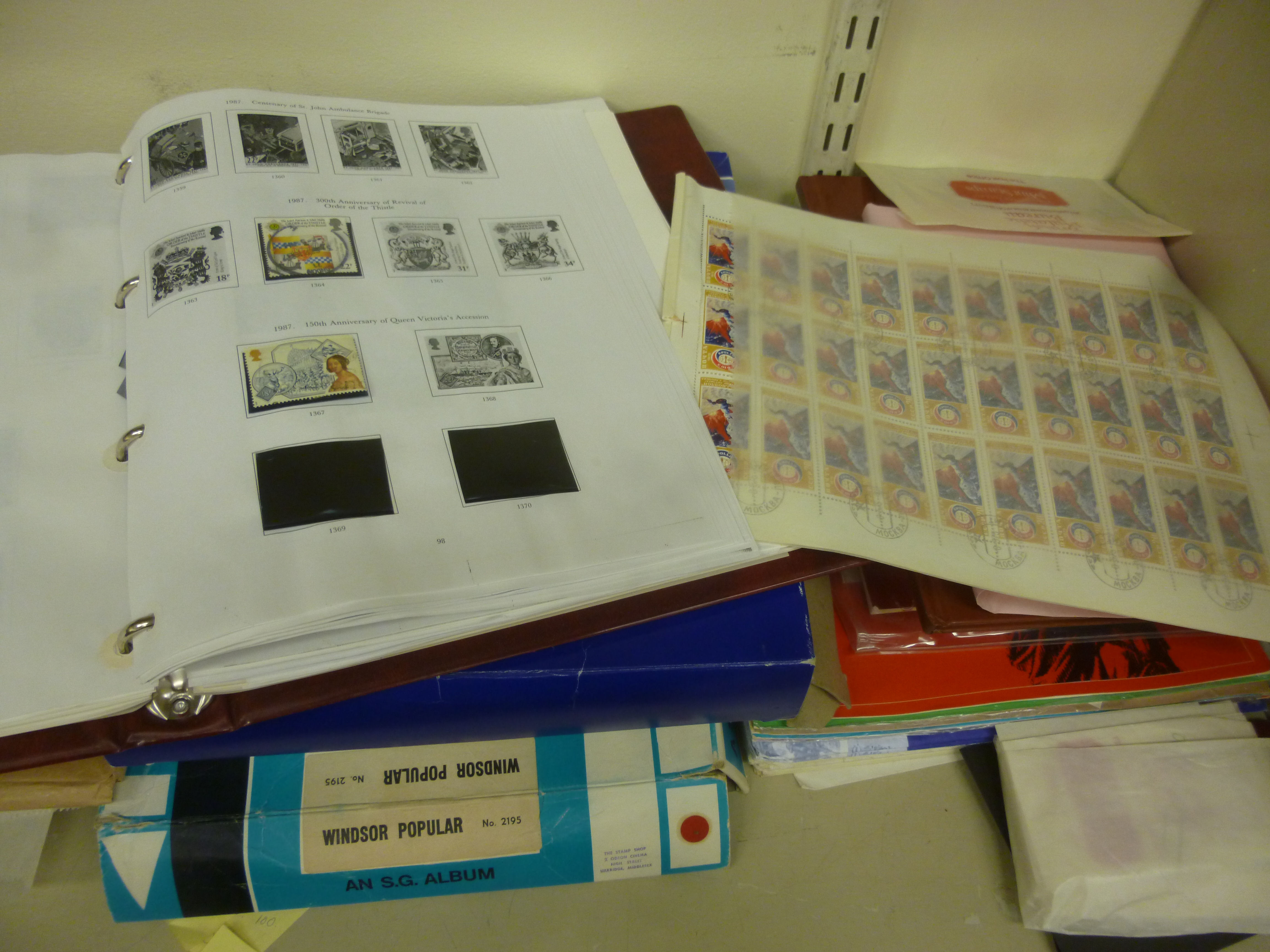 An uncollated collection of British and foreign postage stamps and albums TO8
