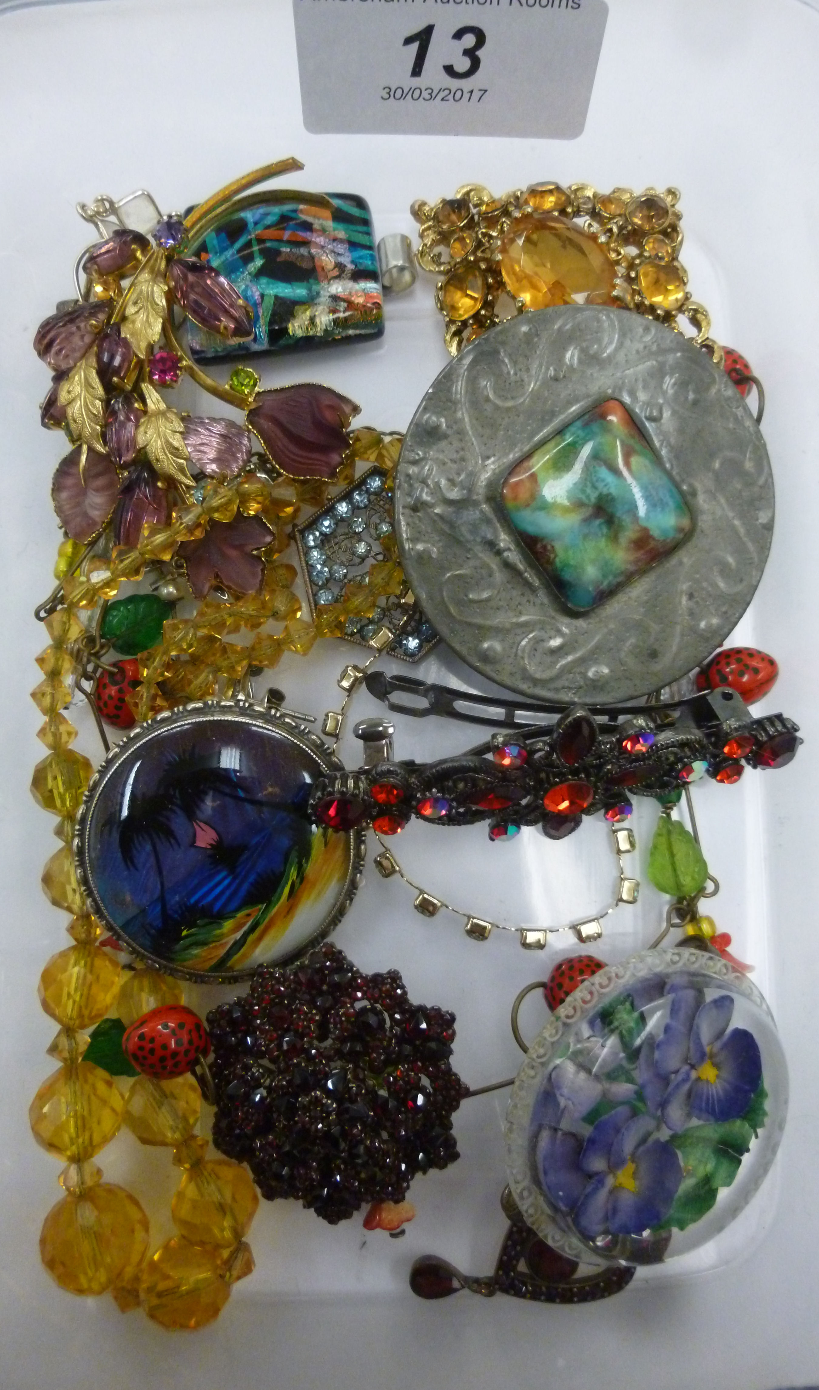 Costume jewellery: to include a yellow metal brooch,