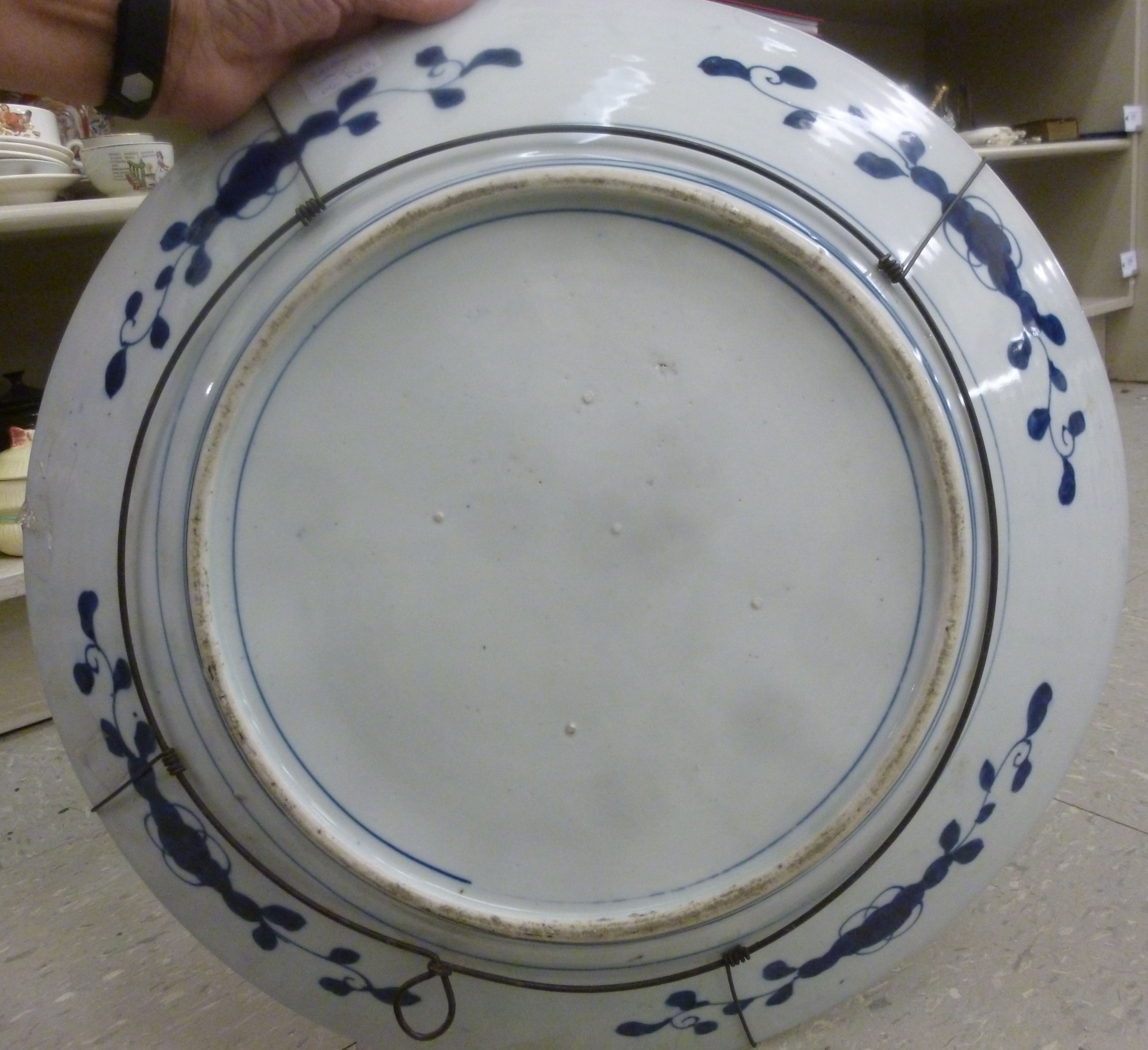 An early 20thC Imari porcelain charger, - Image 2 of 2