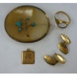 A pair of 9ct tablet and chain cufflinks; a 9ct gold Cancer zodiac pendant;