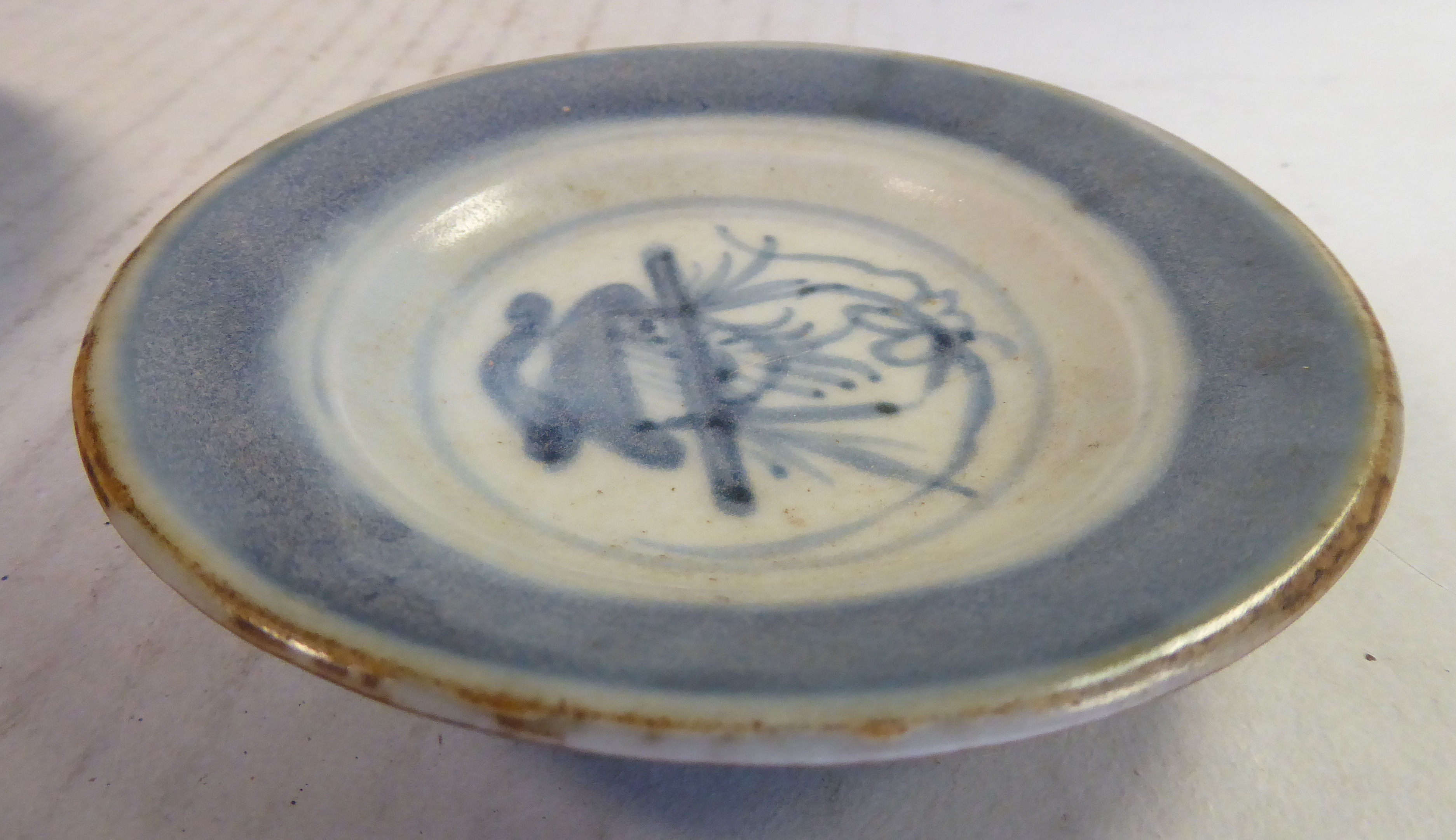 A Chinese porcelain footed dish, - Image 7 of 8