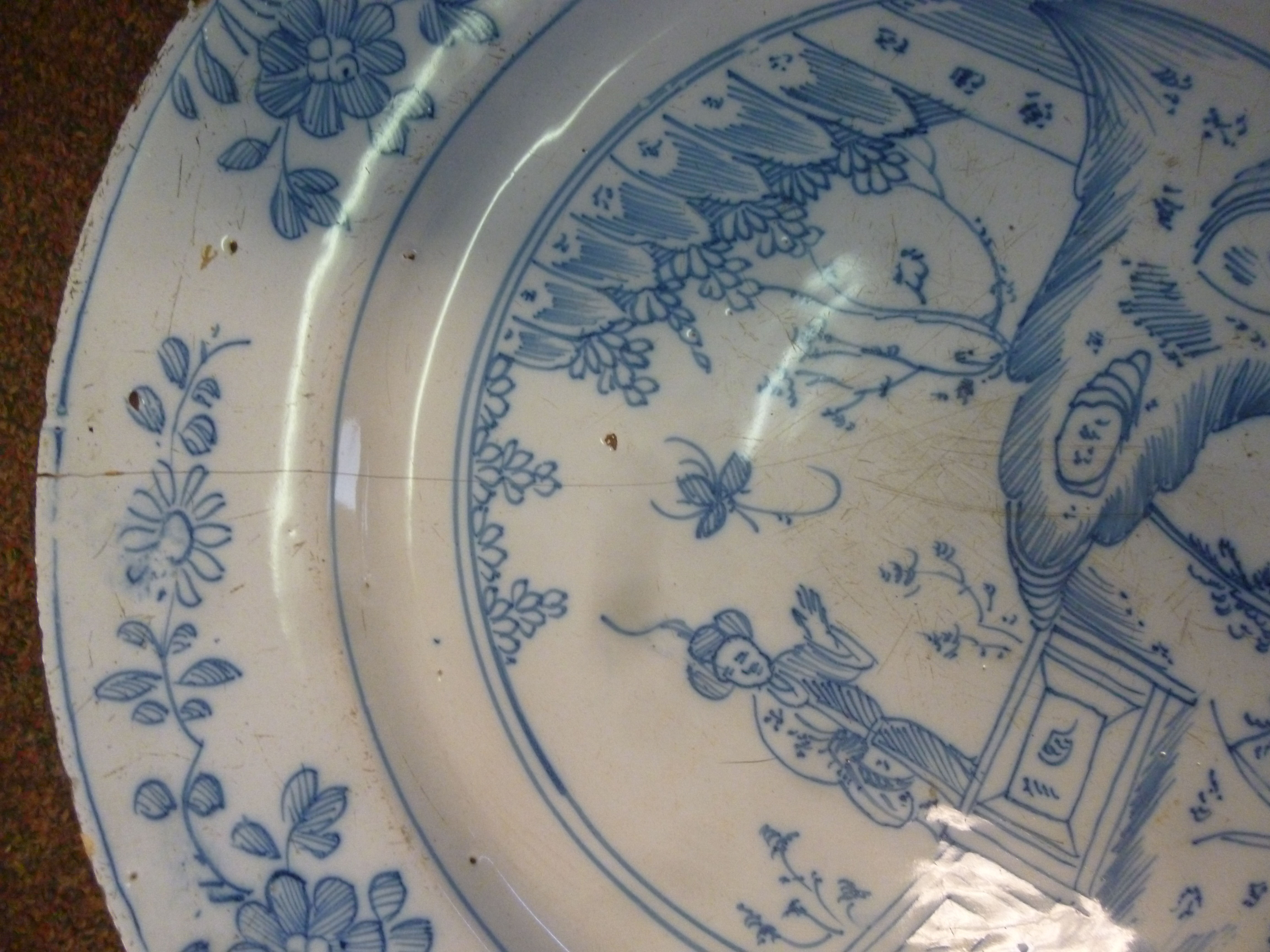 A late 18thC Dutch Delft broad rimmed charger, - Image 4 of 8