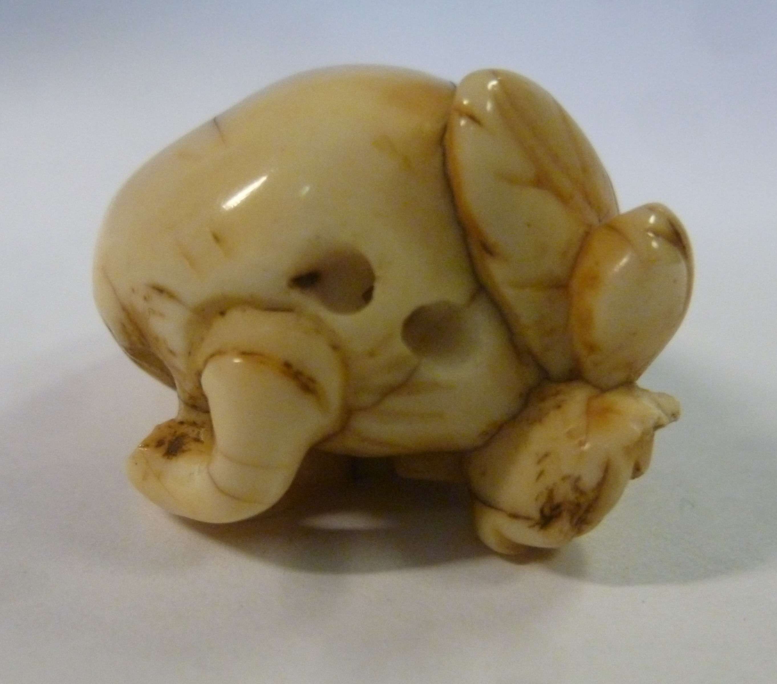 A late 19th/early 20thC carved ivory lotus flower and tooth-like netsuke - Image 2 of 4