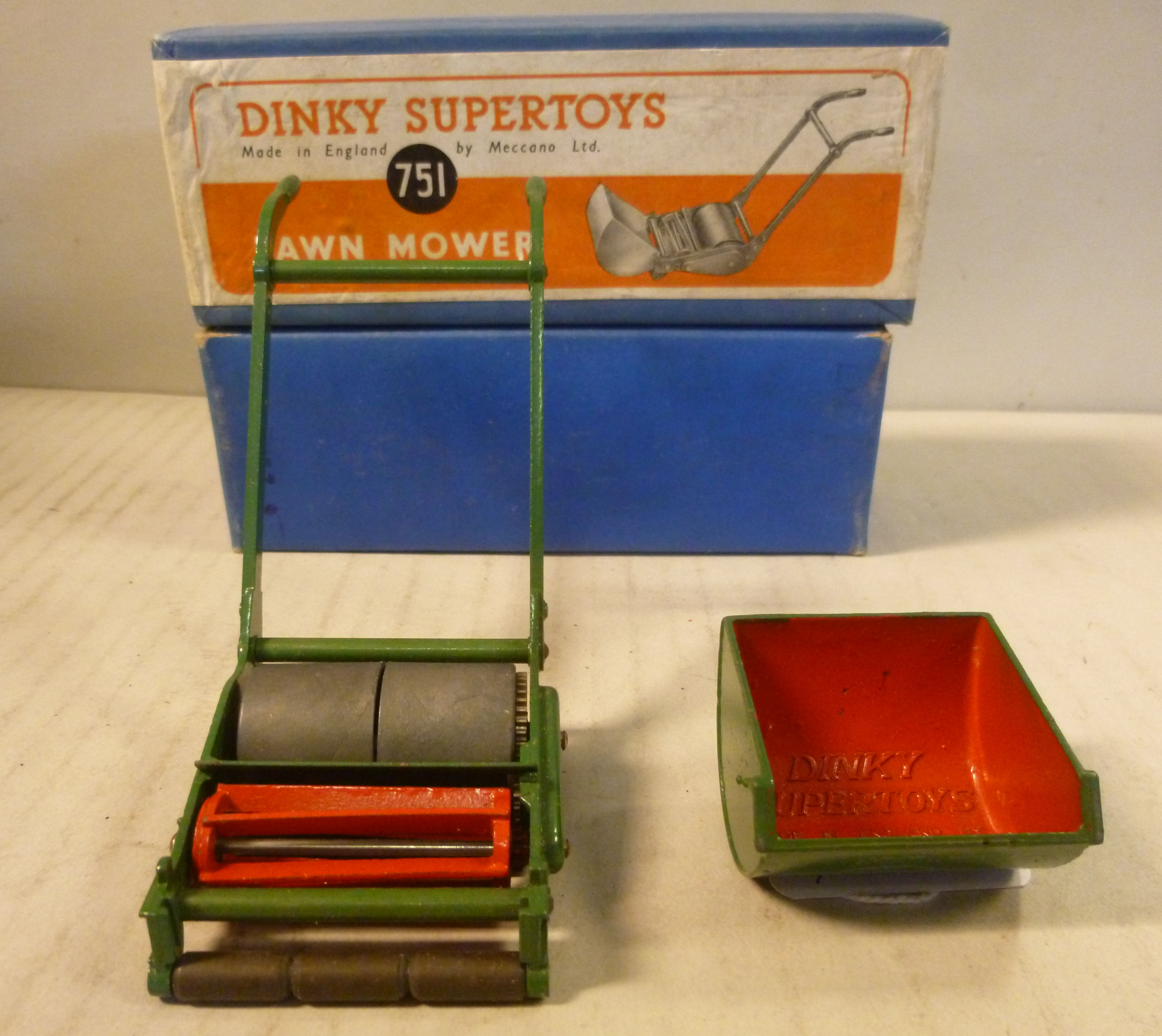 A Dinky diecast model no. - Image 3 of 6