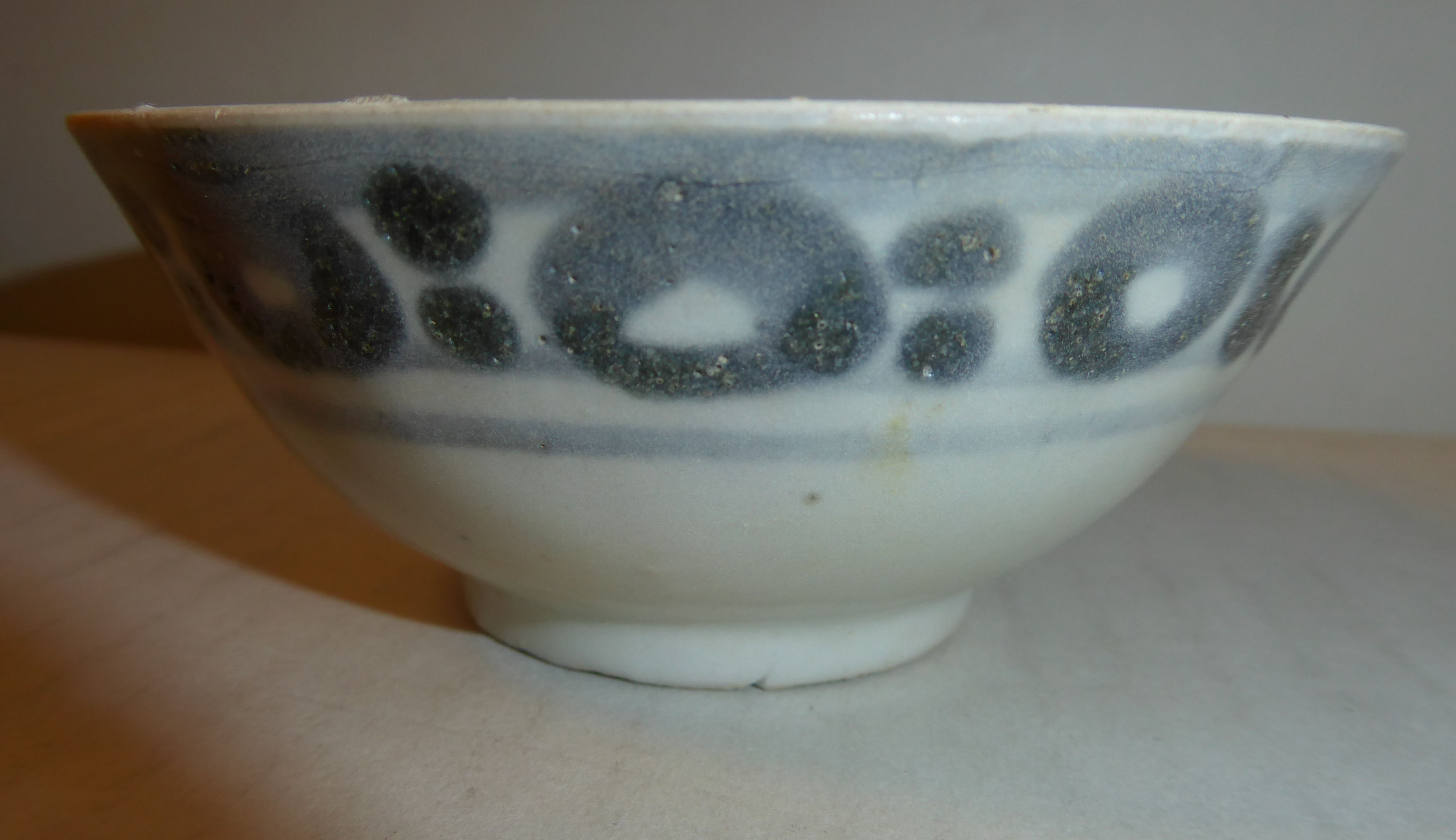 A Chinese porcelain tea bowl, - Image 2 of 6