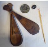 A Chinese herbalist's 'antique' hand-held scale comprising a pan,