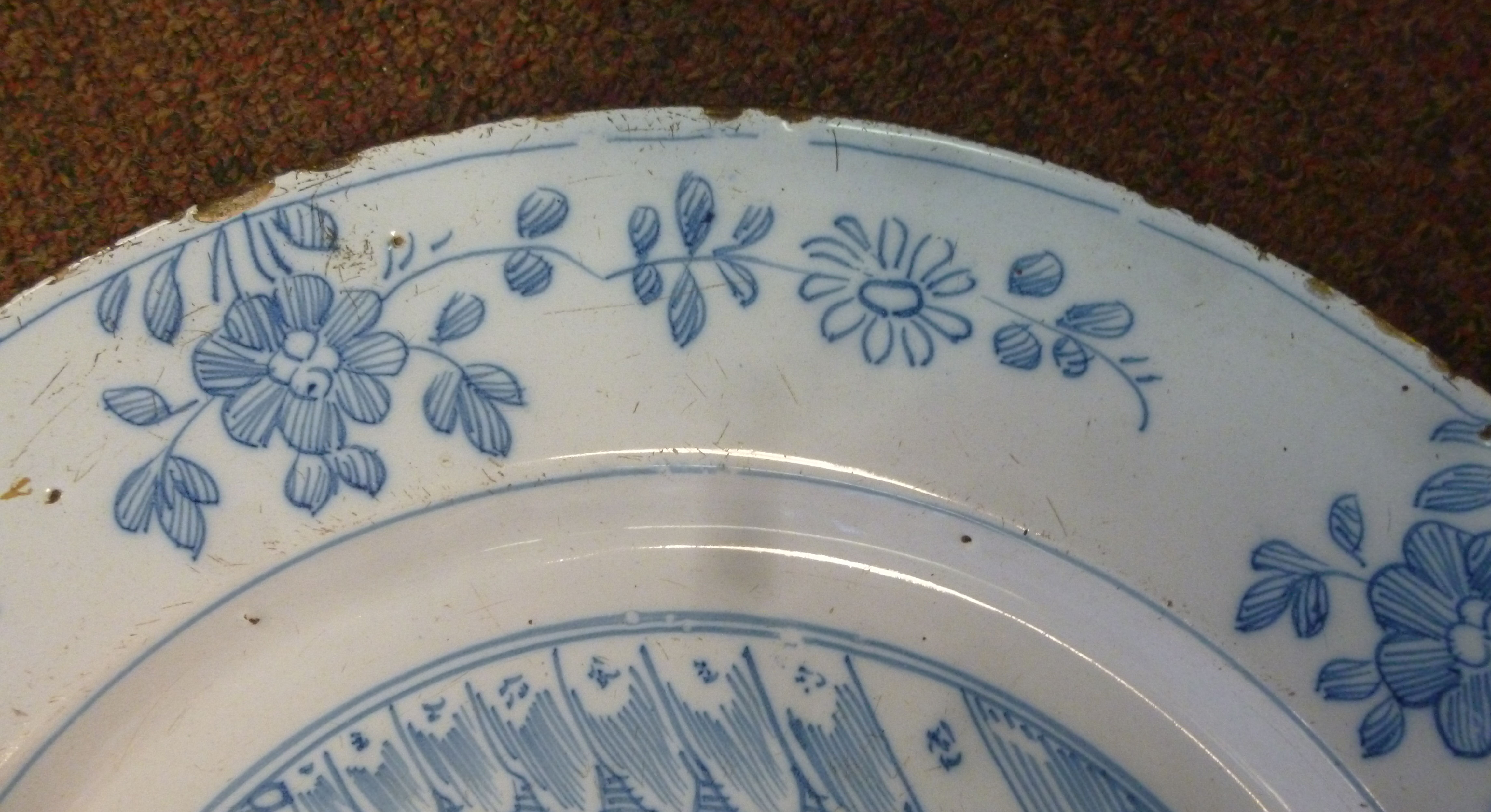 A late 18thC Dutch Delft broad rimmed charger, - Image 5 of 8