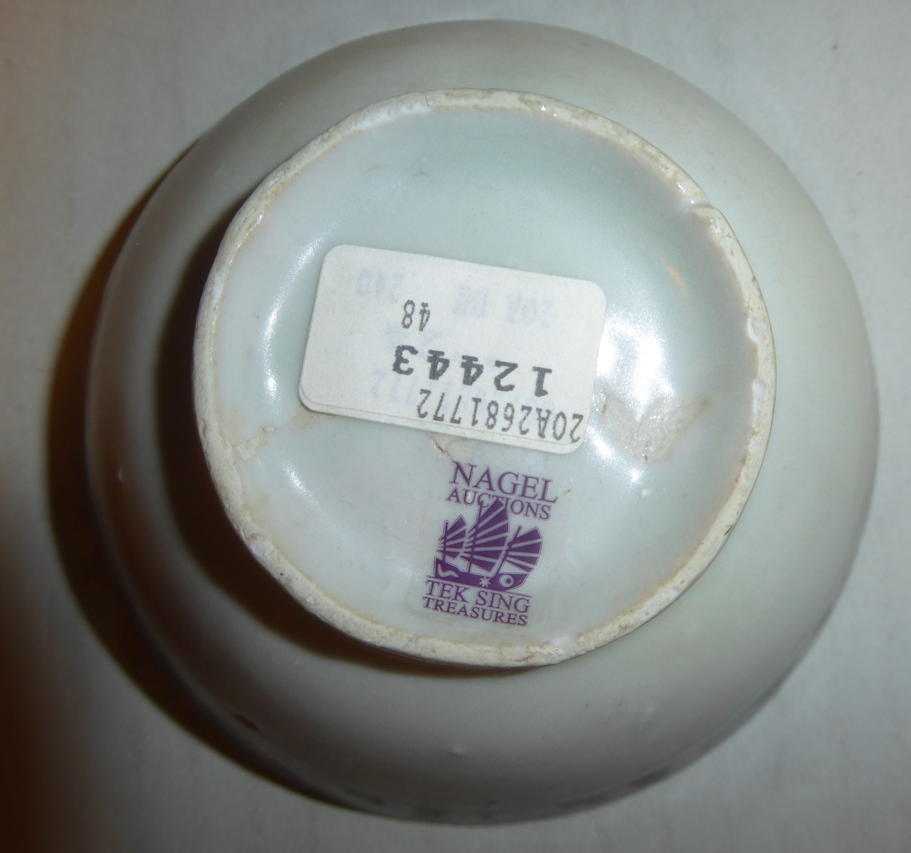 A Chinese porcelain tea bowl, - Image 5 of 6