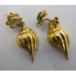 A pair of 18ct gold shell design pendant earrings 11