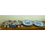 Oriental porcelain: to include a pair of early 20thC Japanese Imari porcelain plates,