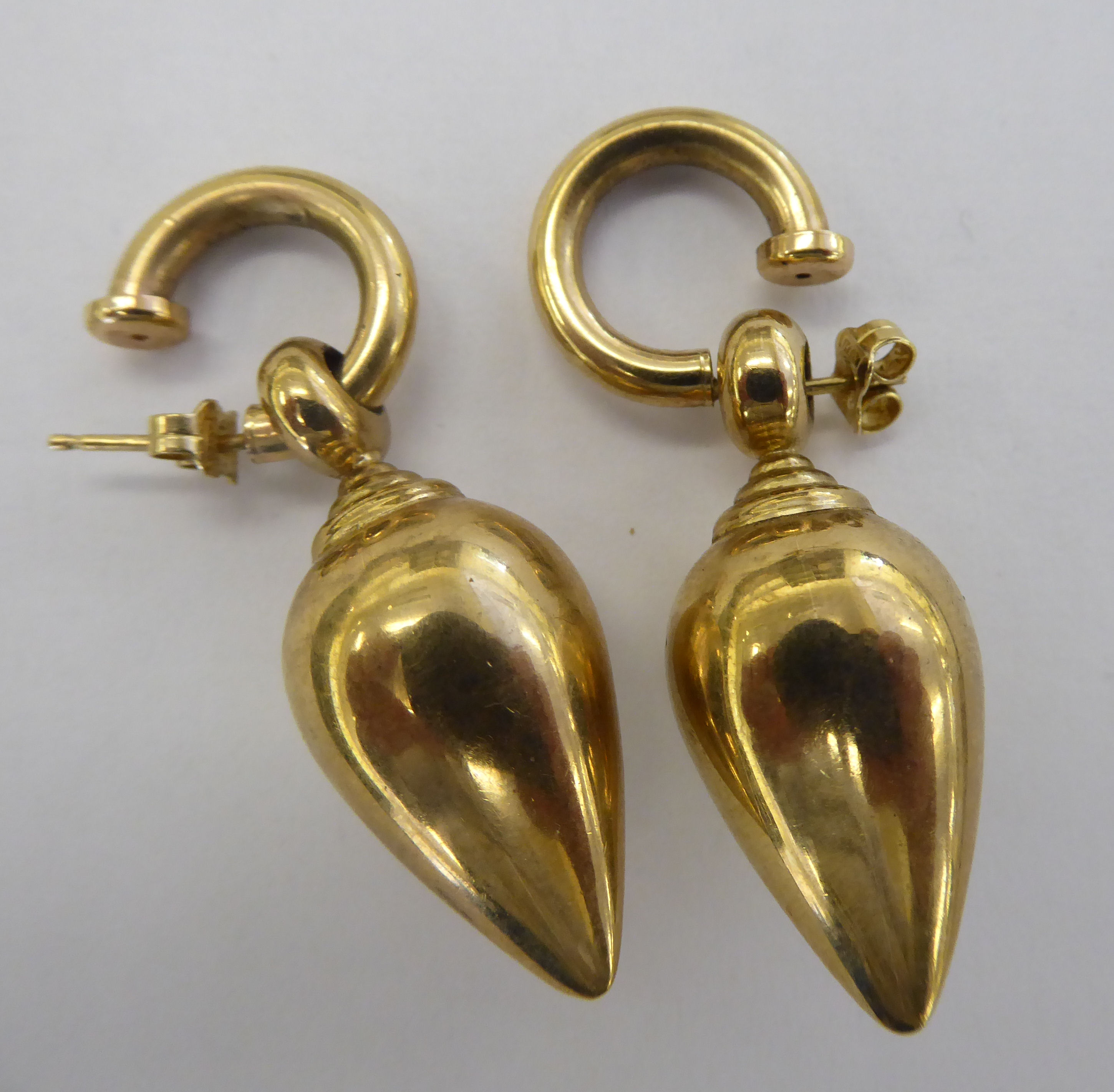 A pair of 9ct gold tear-drop design pendant earrings 11