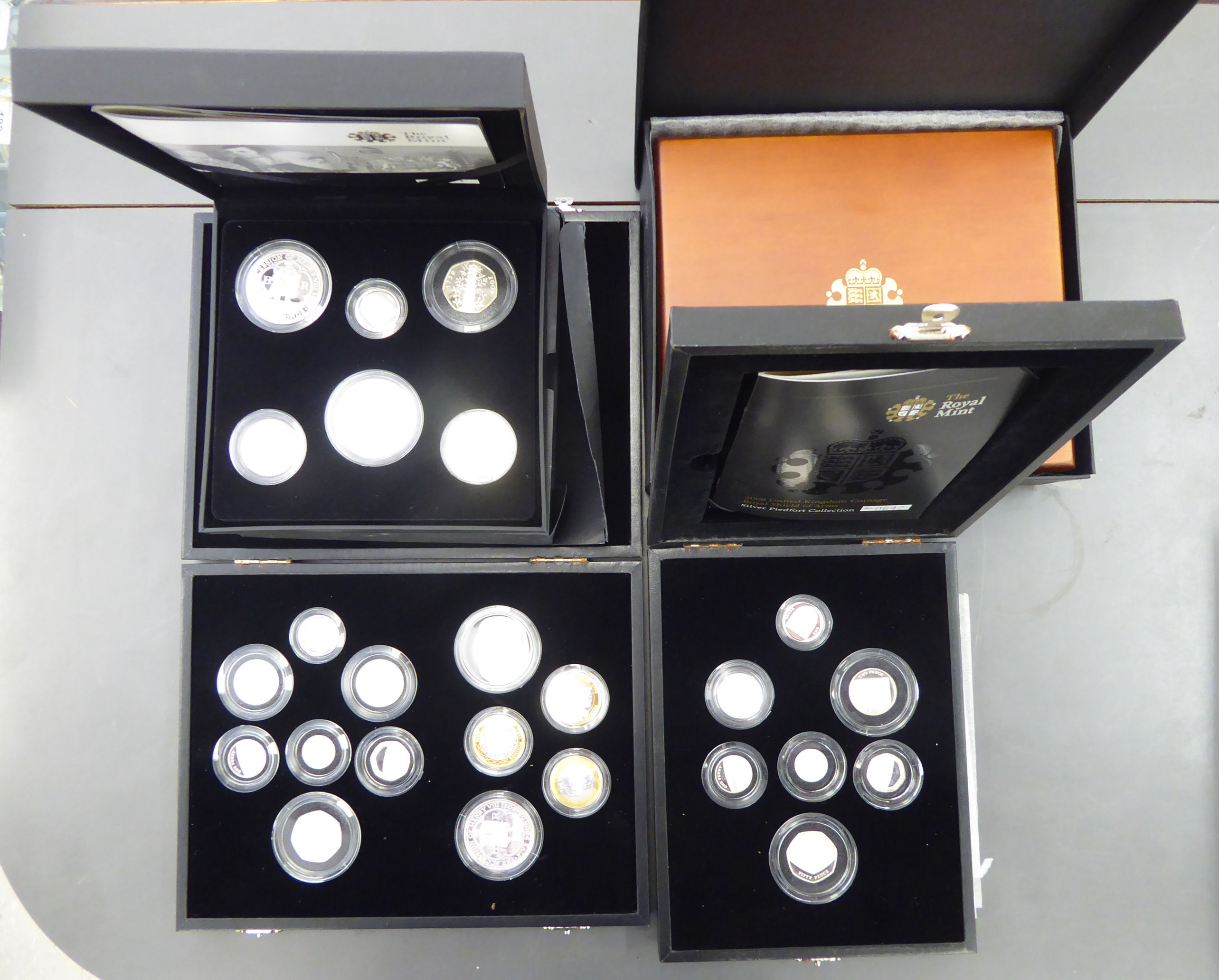 Franklin Mint and other proof coins: to include 'The 2009 UK Coinage Set' boxed with certificate