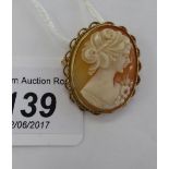 A 9ct gold cameo brooch 11