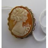 A 9ct gold cameo brooch 11