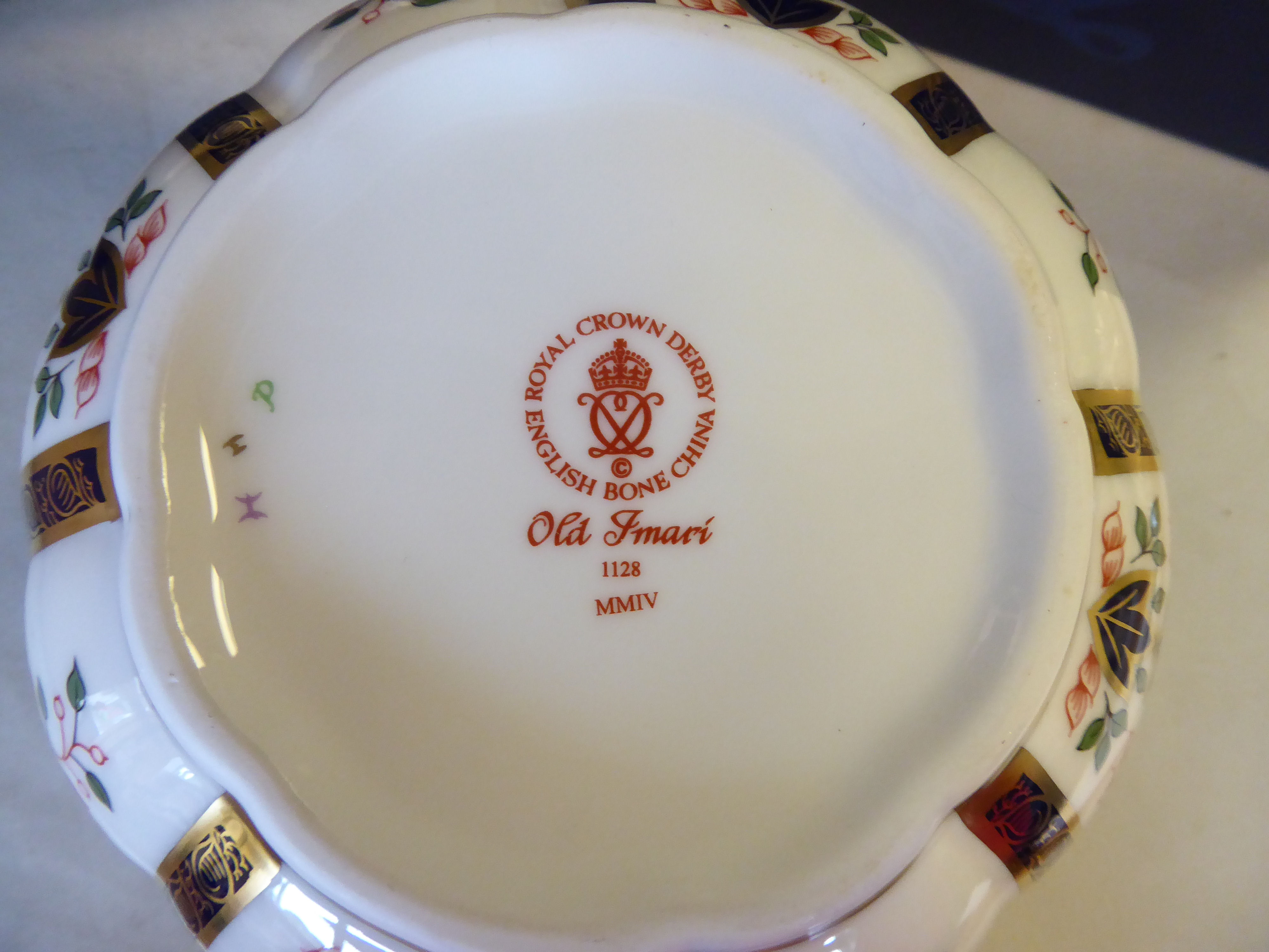 A Royal Crown Derby bone china Gardenia planter, decorated in the Old Imari pattern no.1128 5. - Image 3 of 3