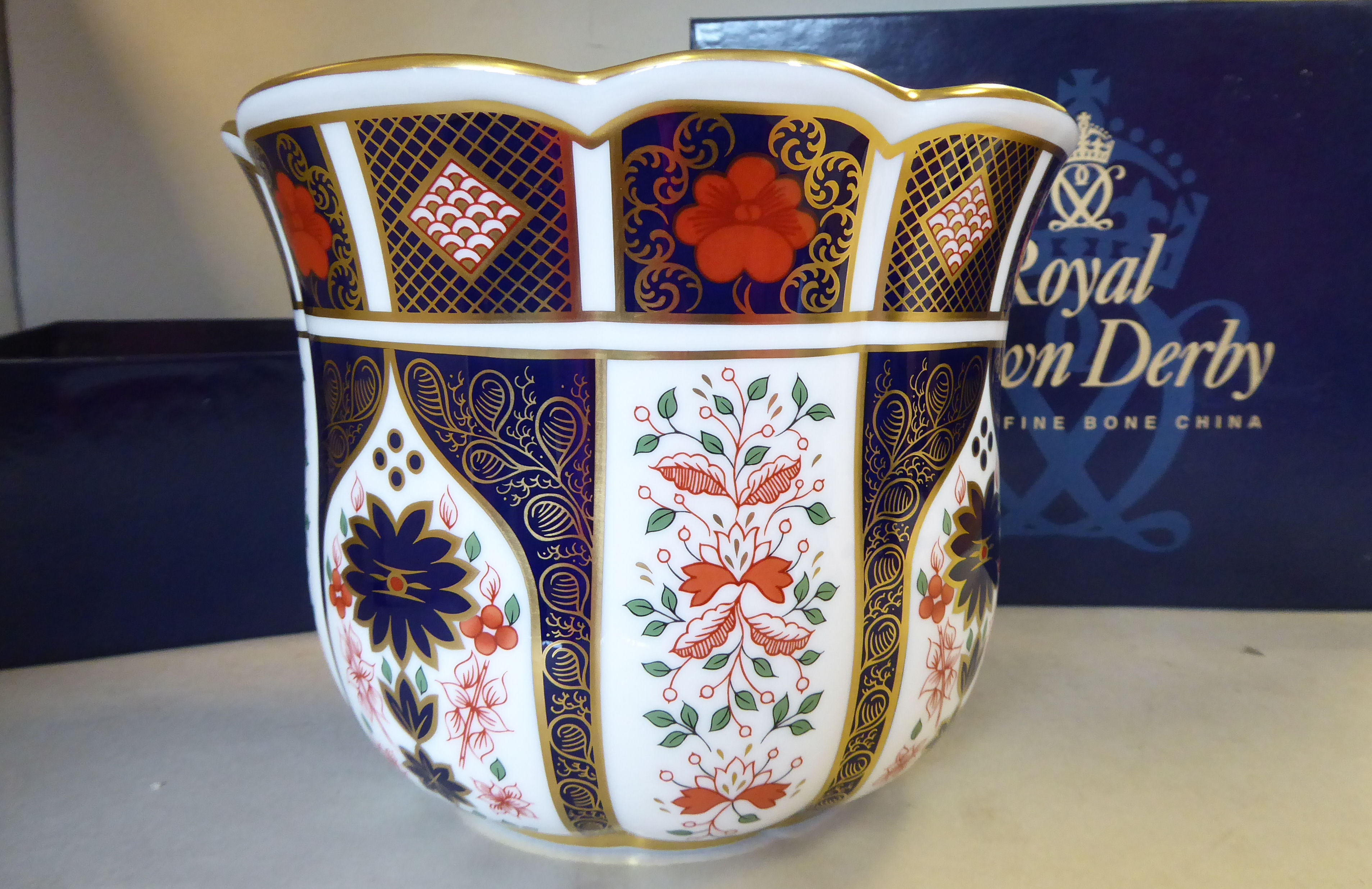 A Royal Crown Derby bone china Gardenia planter, decorated in the Old Imari pattern no.1128 5.