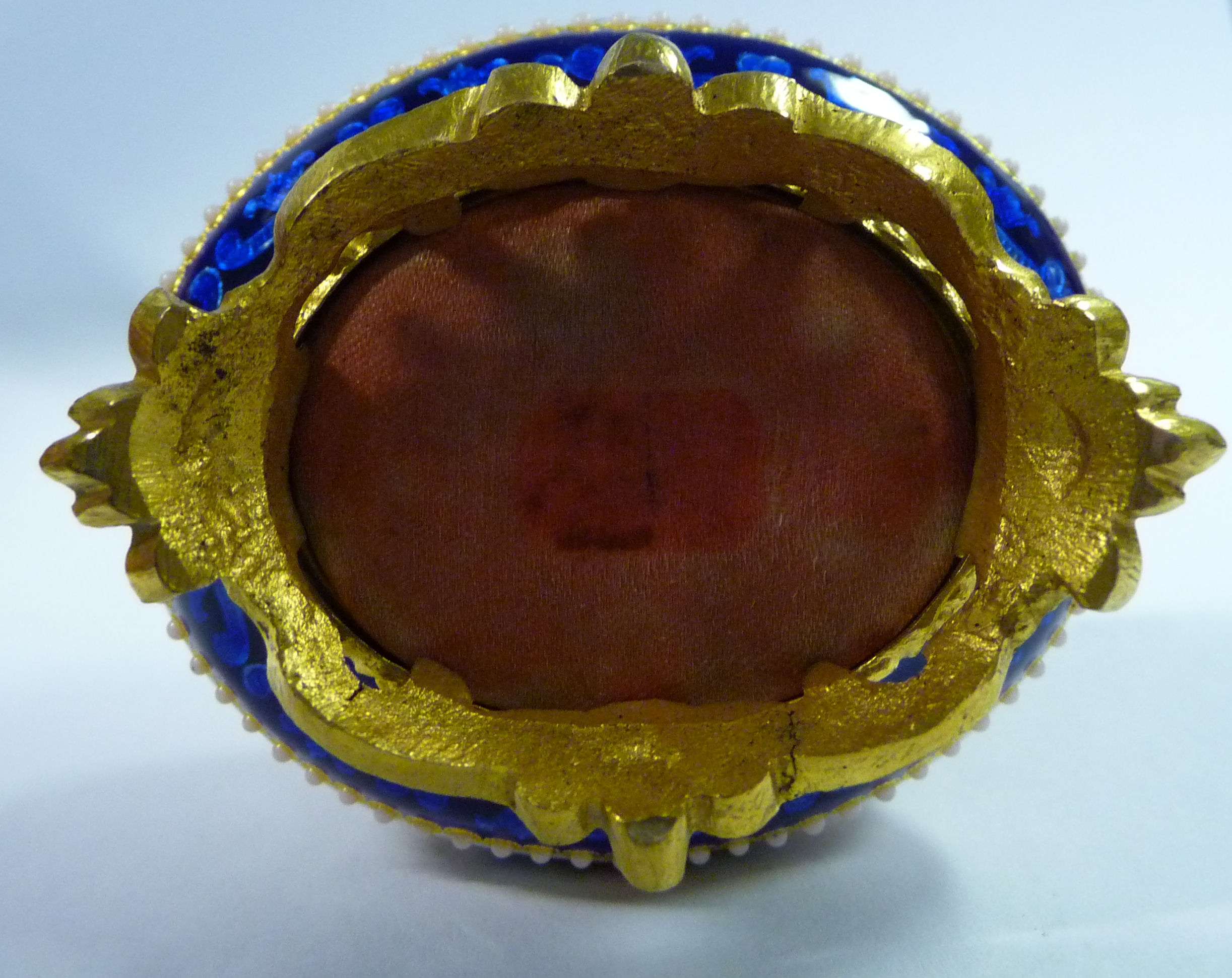 An early 20thC Continental cast gilt metal, midnight blue enamel and floral decorated oval ring box, - Image 8 of 14