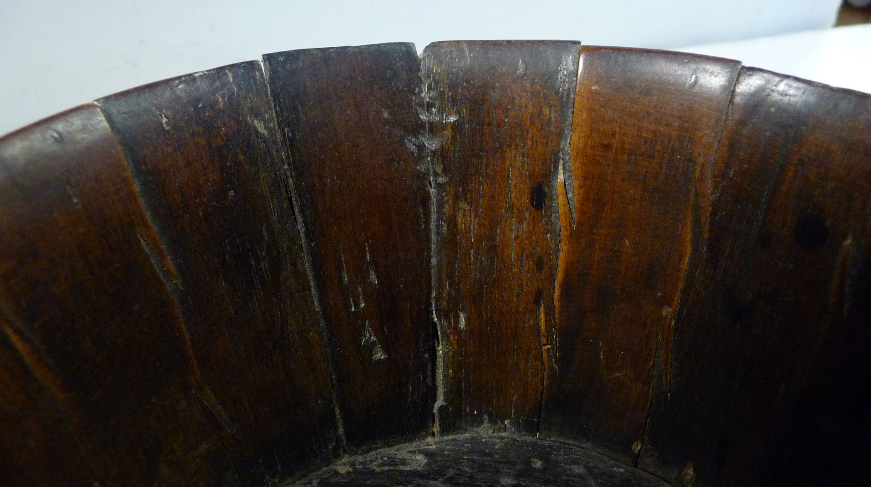 A mid/late 18thC coopered walnut quaiche with nailed, - Image 7 of 10