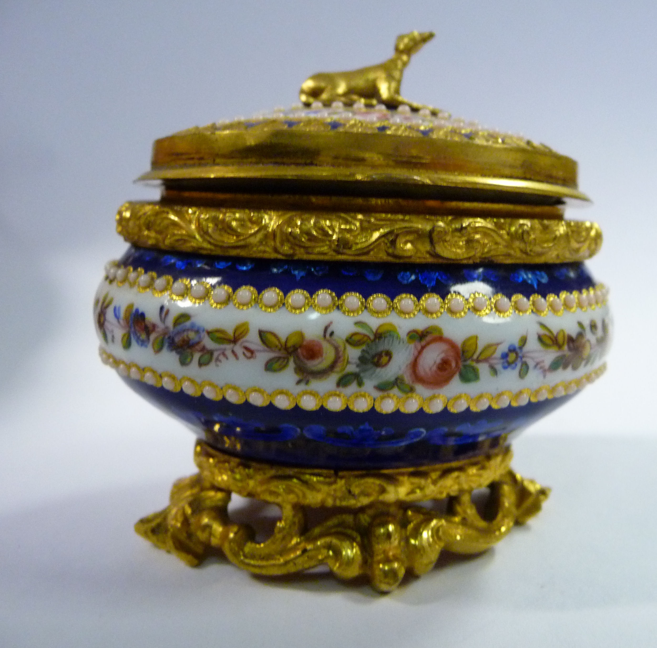 An early 20thC Continental cast gilt metal, midnight blue enamel and floral decorated oval ring box, - Image 2 of 14