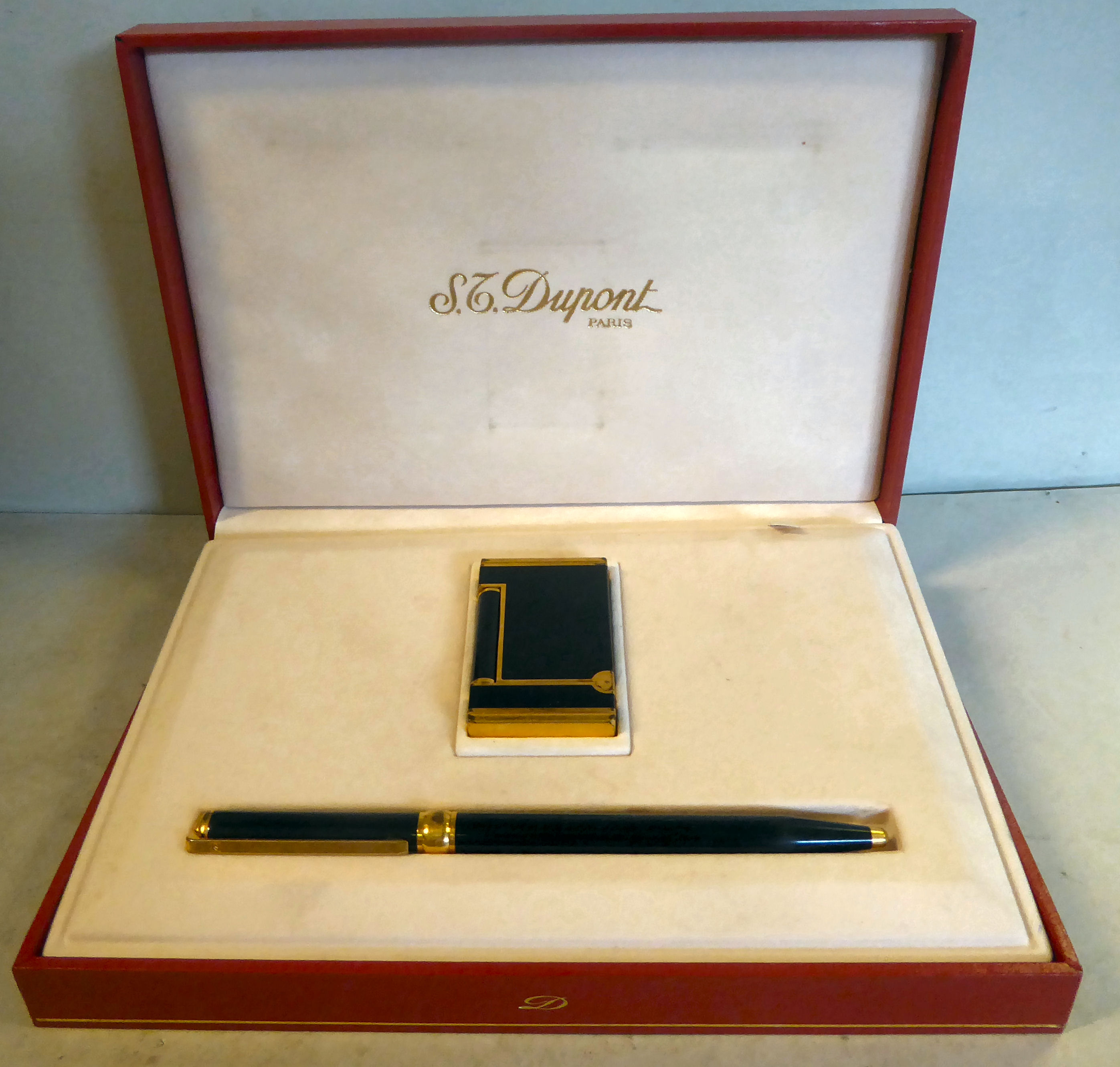 An S T Dupont Chinese lacquered and gold plated cased, - Image 3 of 11