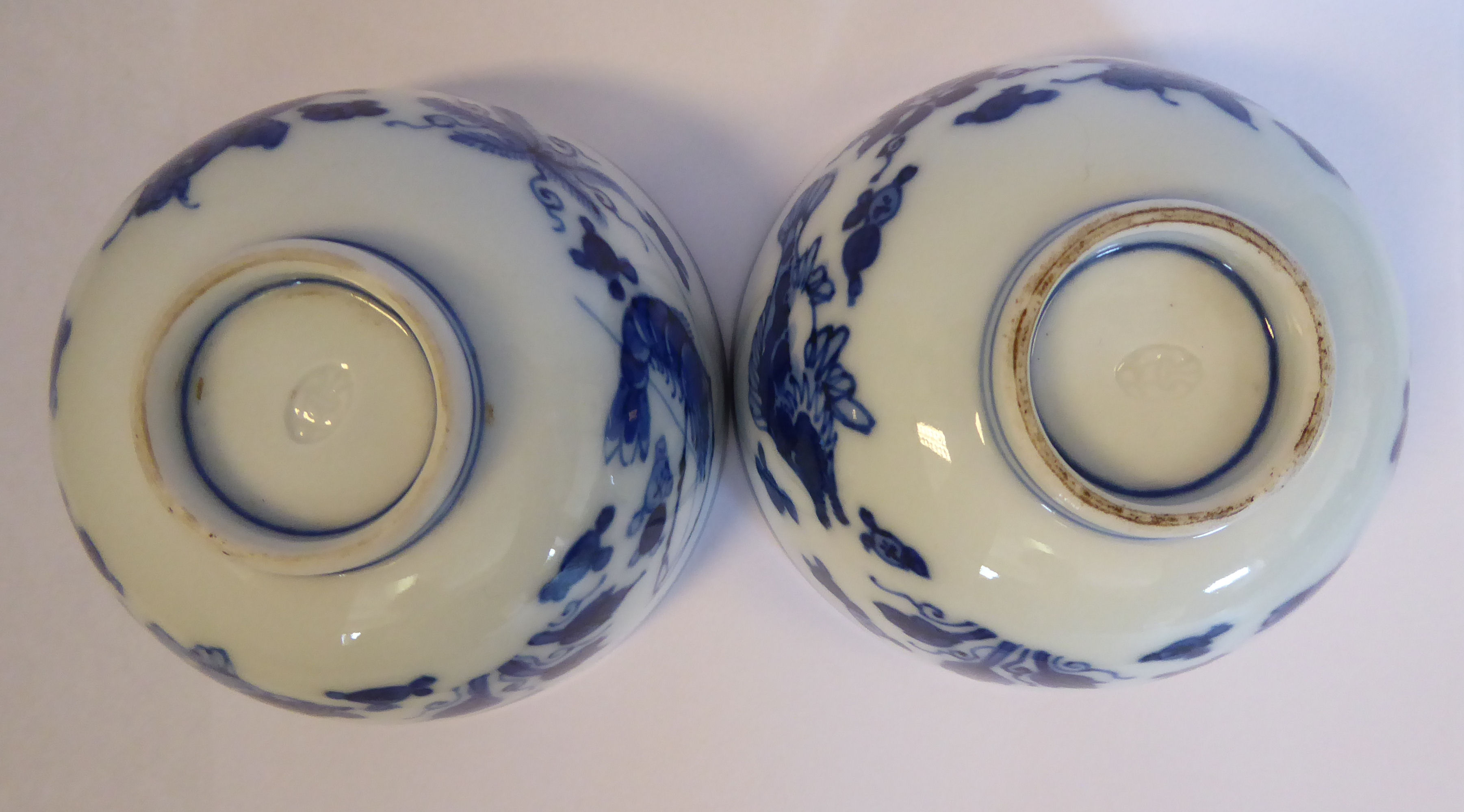 A pair of late 19th/early 20thC Japanese porcelain tea bowls, decorated in blue and white with carp, - Image 8 of 8