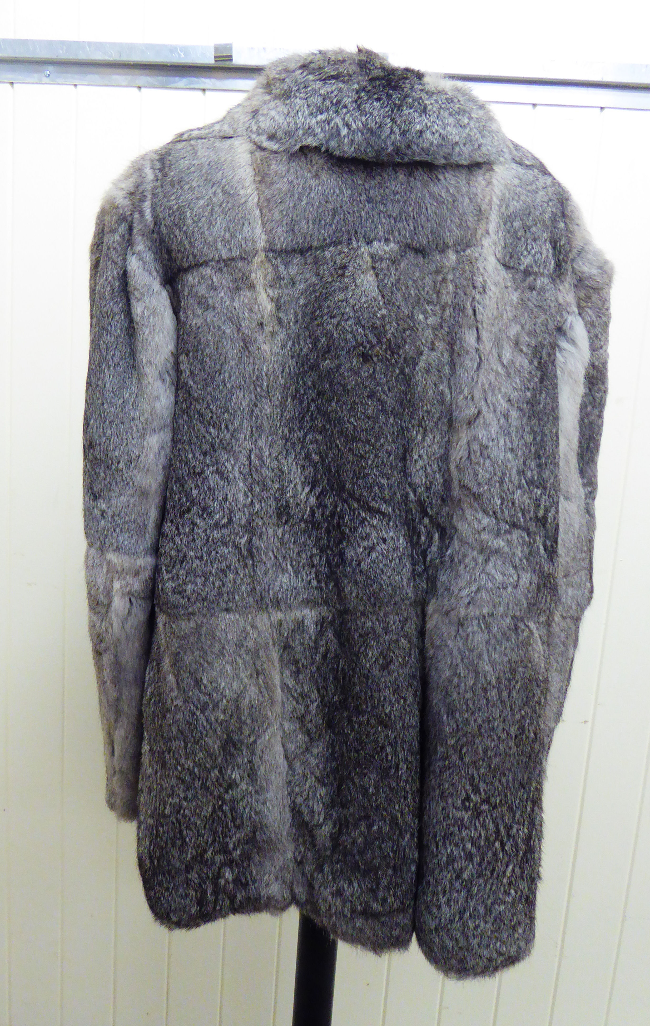 A lady's Snow Plum, Tientsin, China fur jacket (possibly silver fox), approx. - Image 5 of 8