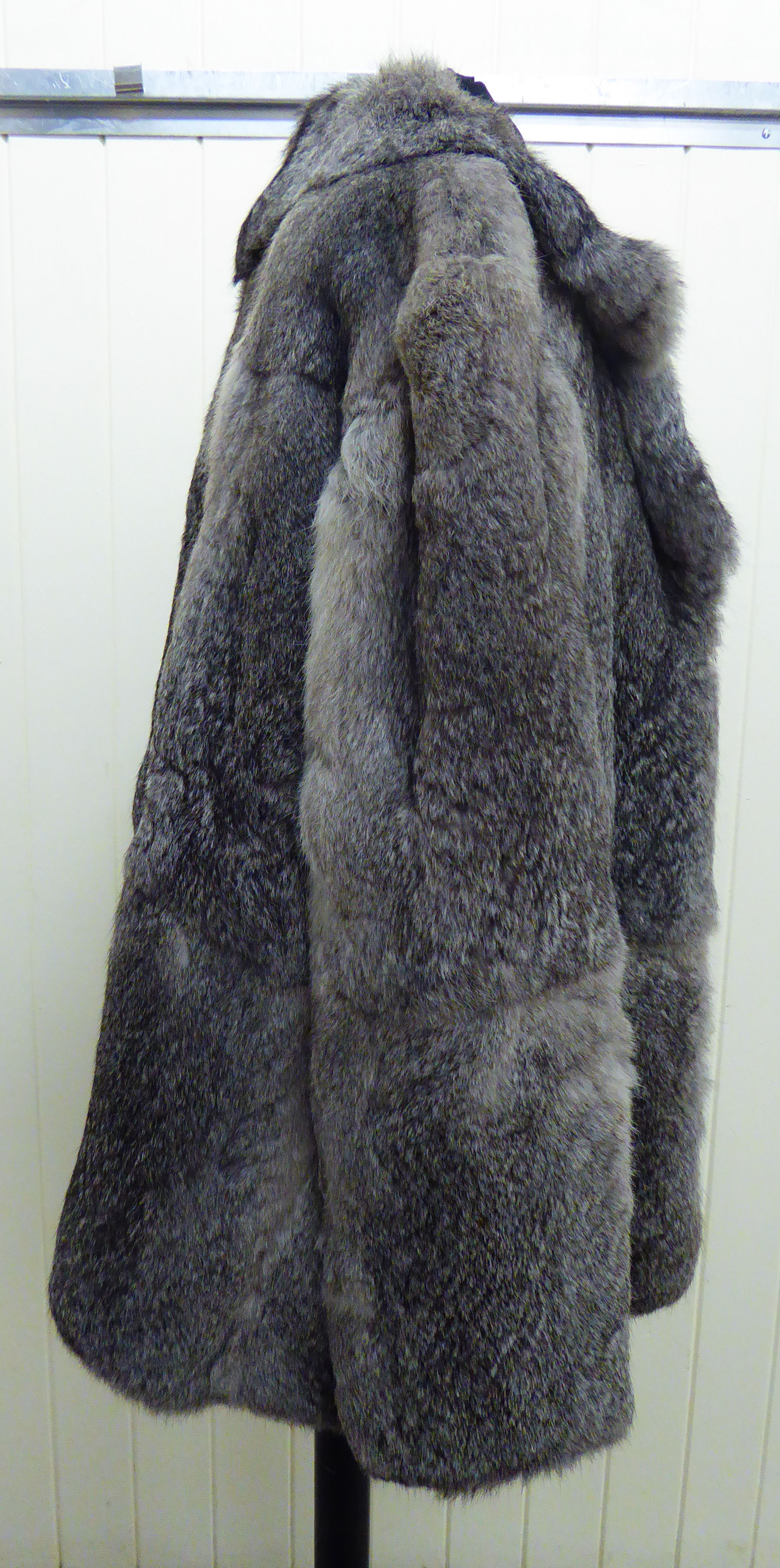 A lady's Snow Plum, Tientsin, China fur jacket (possibly silver fox), approx. - Image 4 of 8
