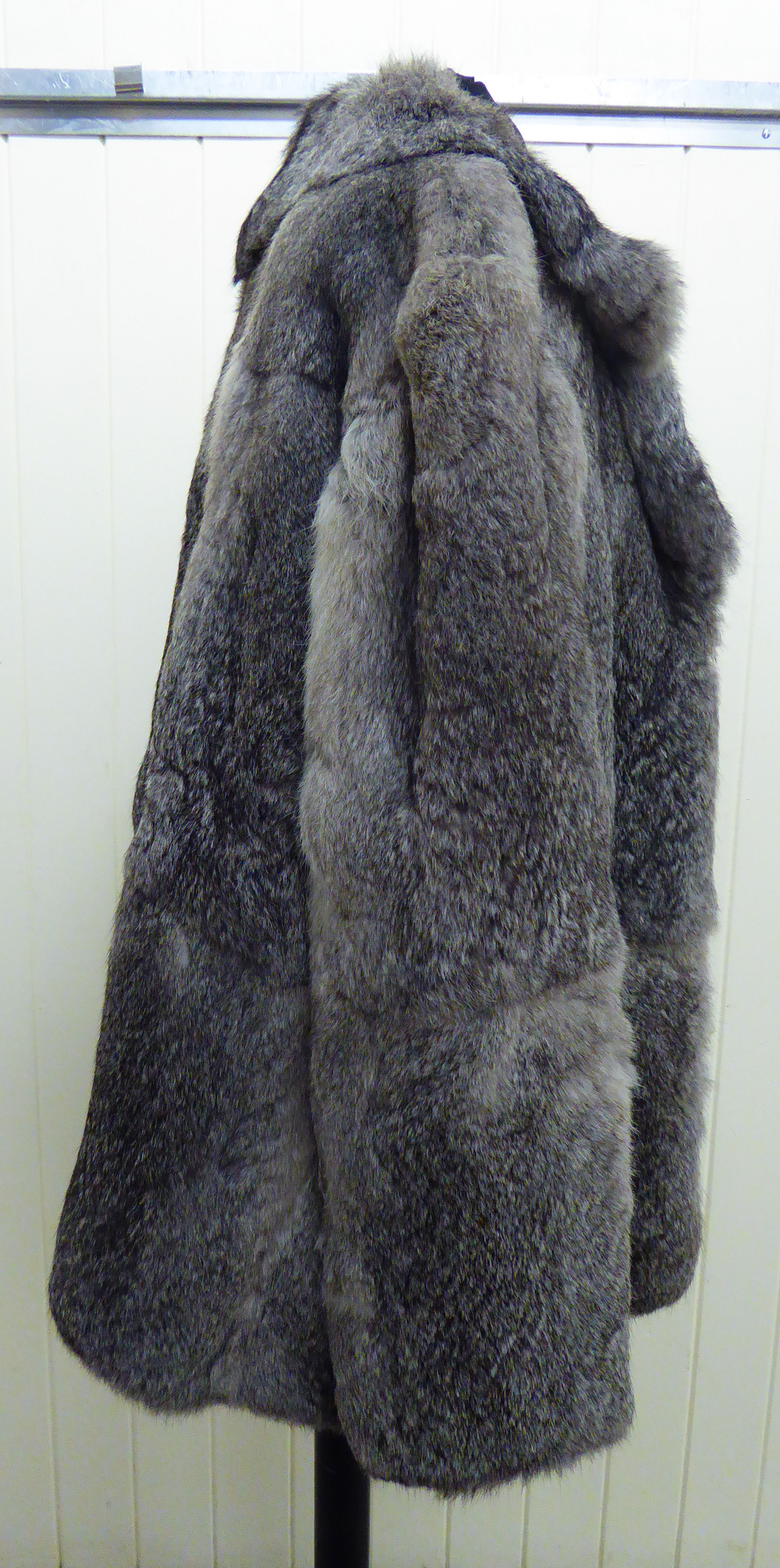 A lady's Snow Plum, Tientsin, China fur jacket (possibly silver fox), approx. - Image 3 of 8