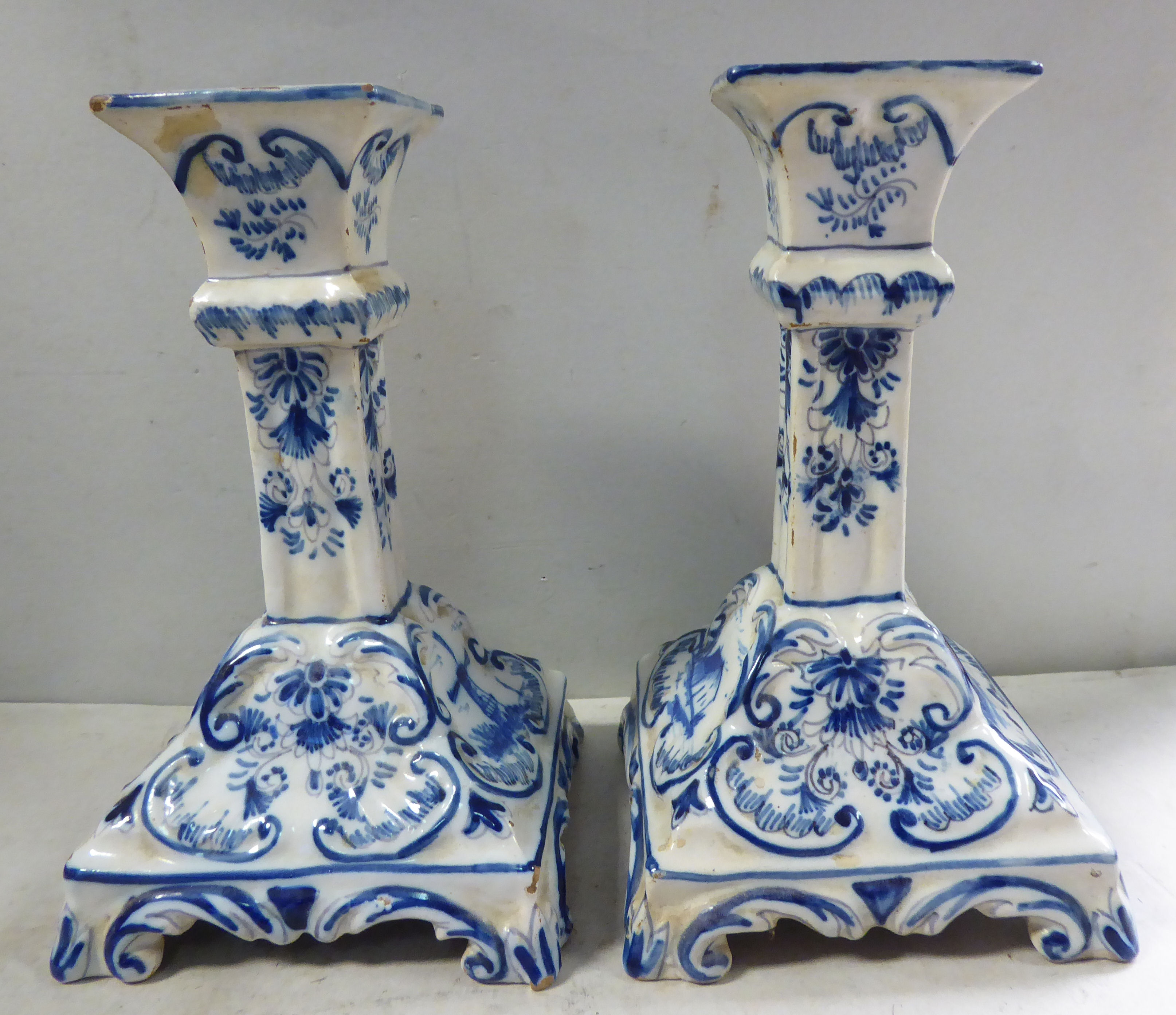 A pair of early Dutch Delft candlesticks, decorated in blue and white with flora and windmills 6. - Image 4 of 14