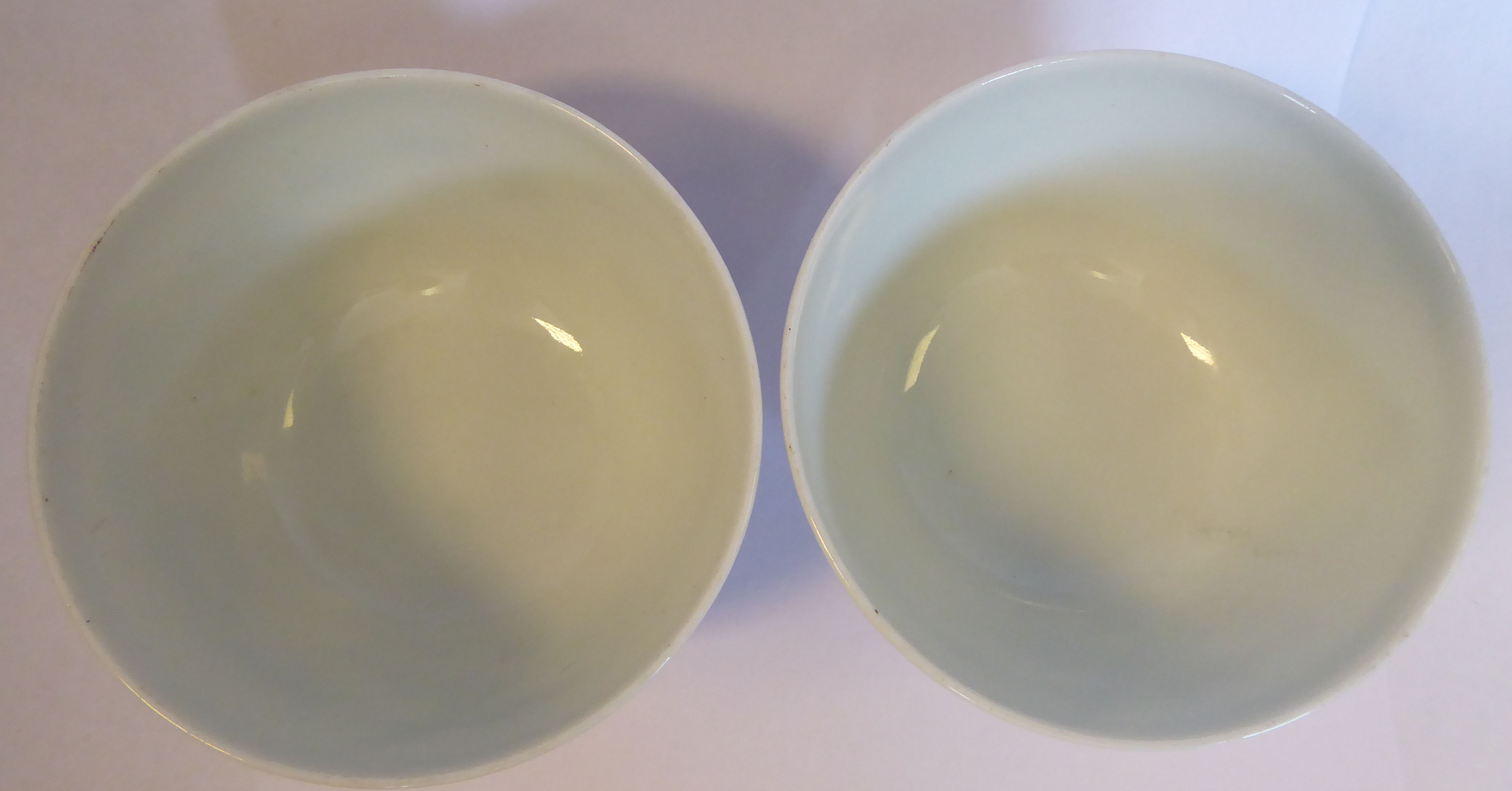 A pair of late 19th/early 20thC Japanese porcelain tea bowls, decorated in blue and white with carp, - Image 6 of 8