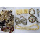 Items of personal ornament: to include an oval, shell carved cameo brooch, in a scrolled,