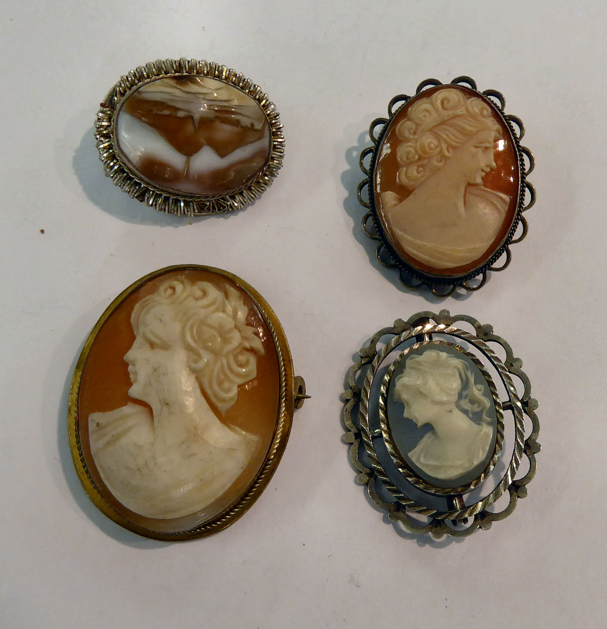 Four dissimilar cameo brooches 11