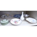 Decorative ceramics: to include a Wedgwood green Jasper stoneware trinket box and case;